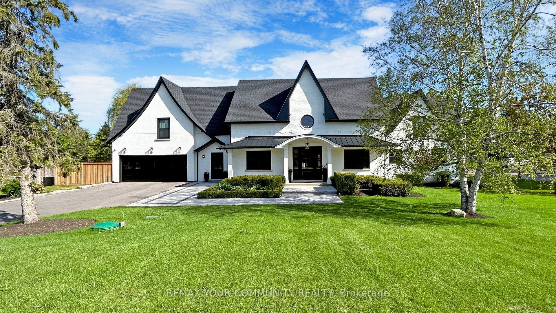557 Aintree Drive Property Photo 3