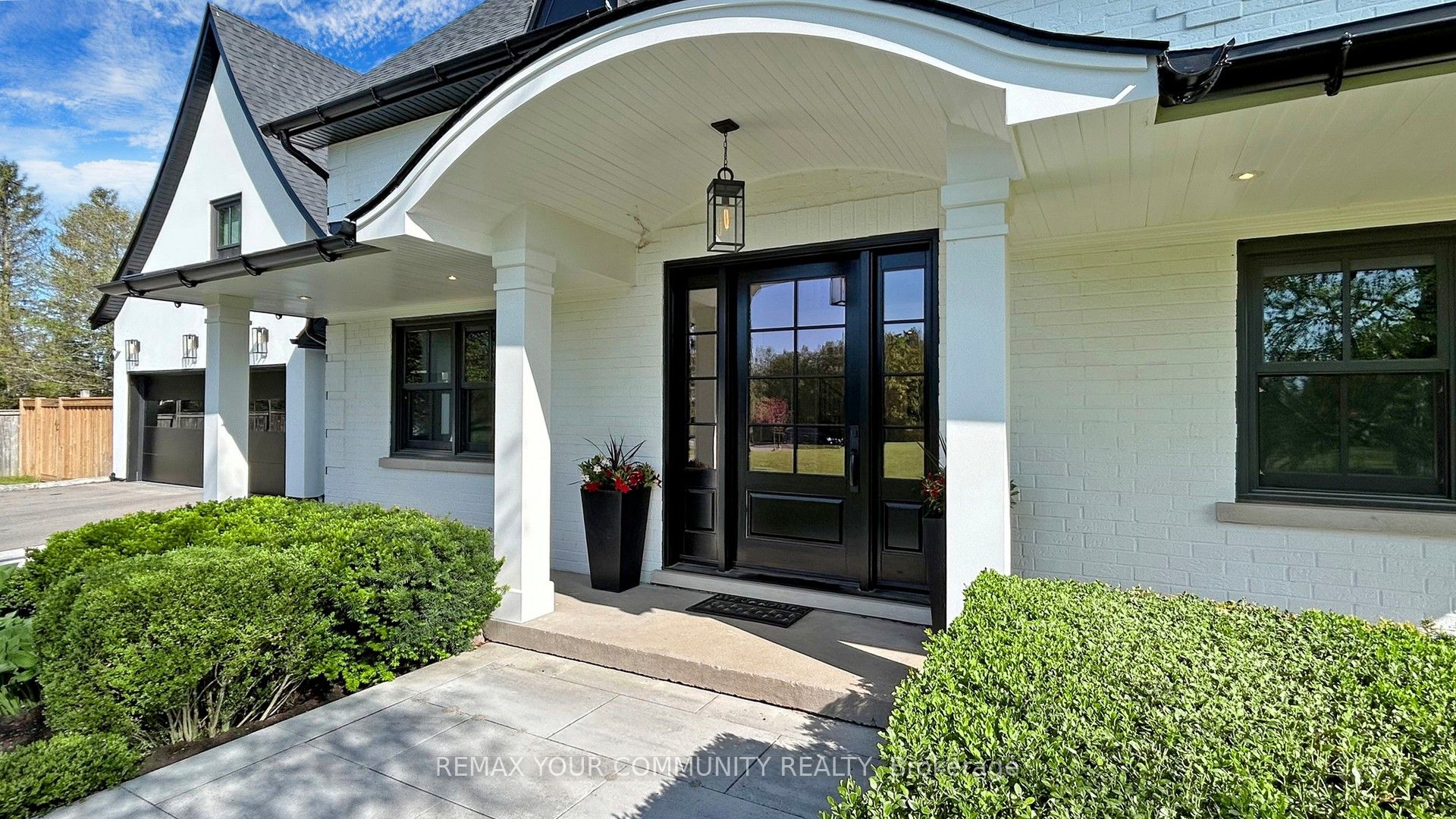 557 Aintree Drive Property Photo 4