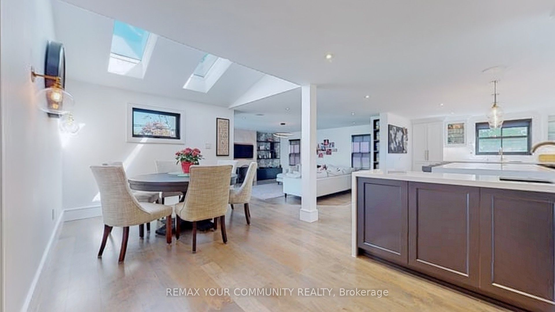 557 Aintree Drive Property Photo 8
