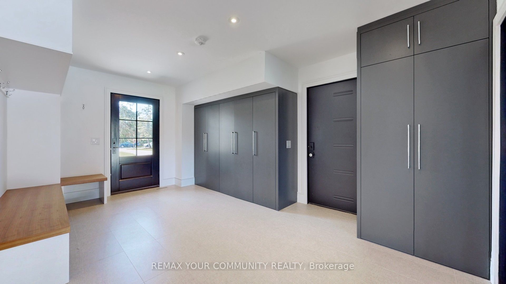 557 Aintree Drive Property Photo 22
