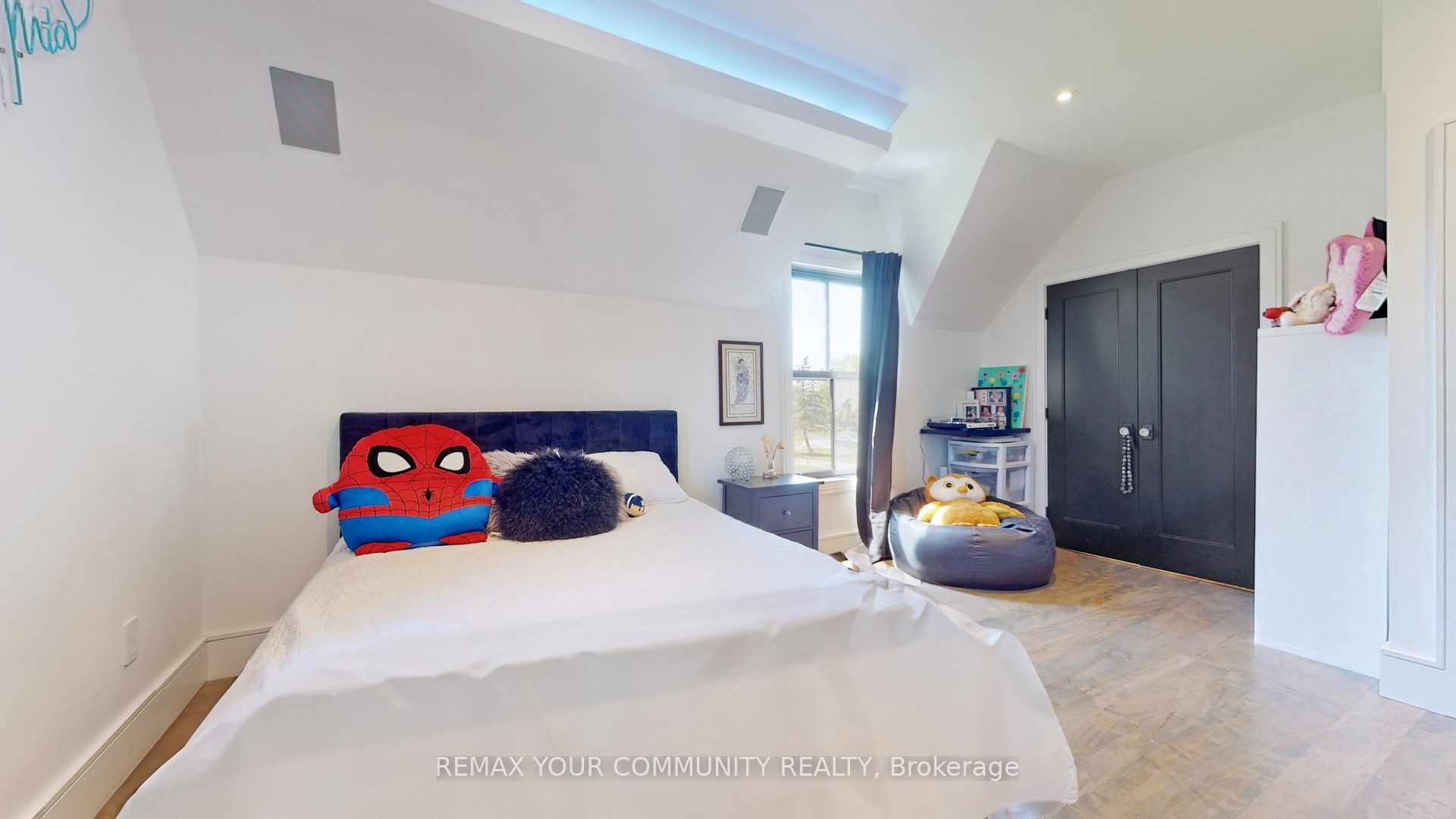 557 Aintree Drive Property Photo 32