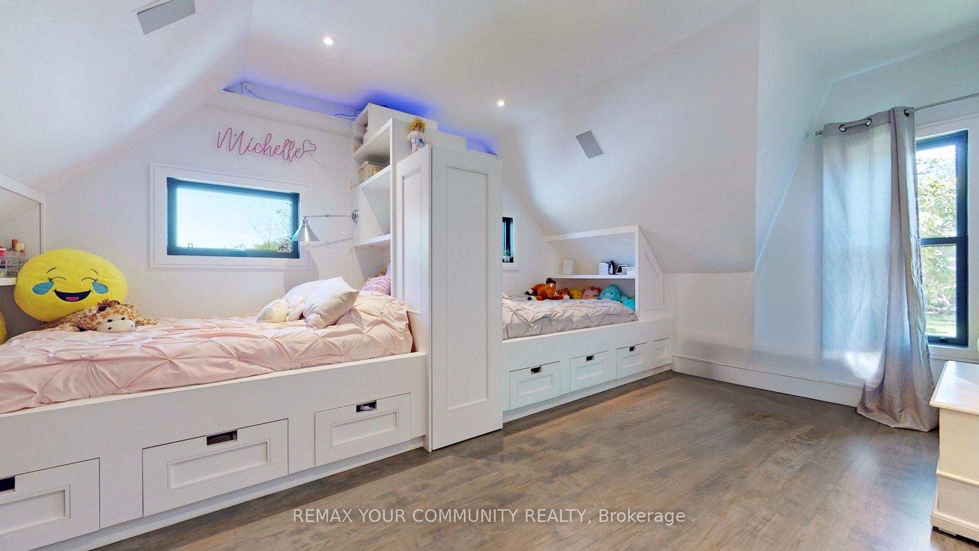 557 Aintree Drive Property Photo 34
