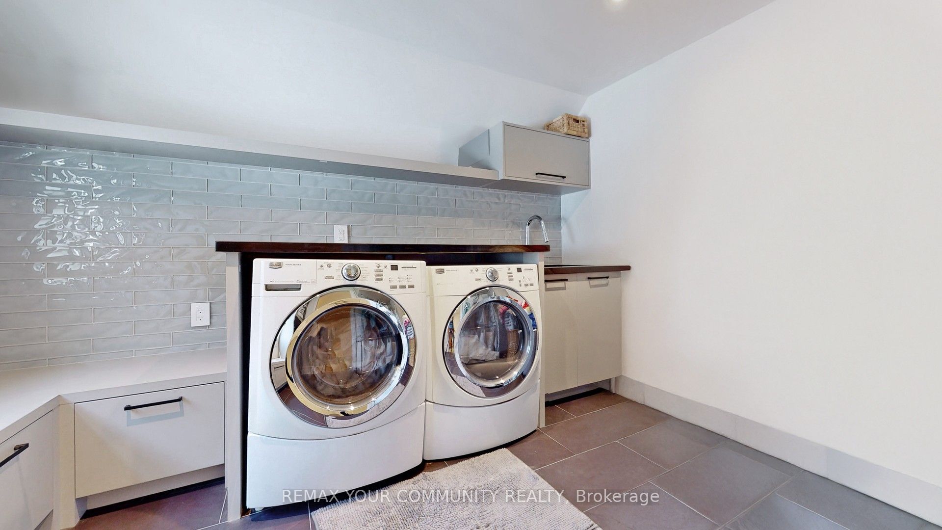 557 Aintree Drive Property Photo 36