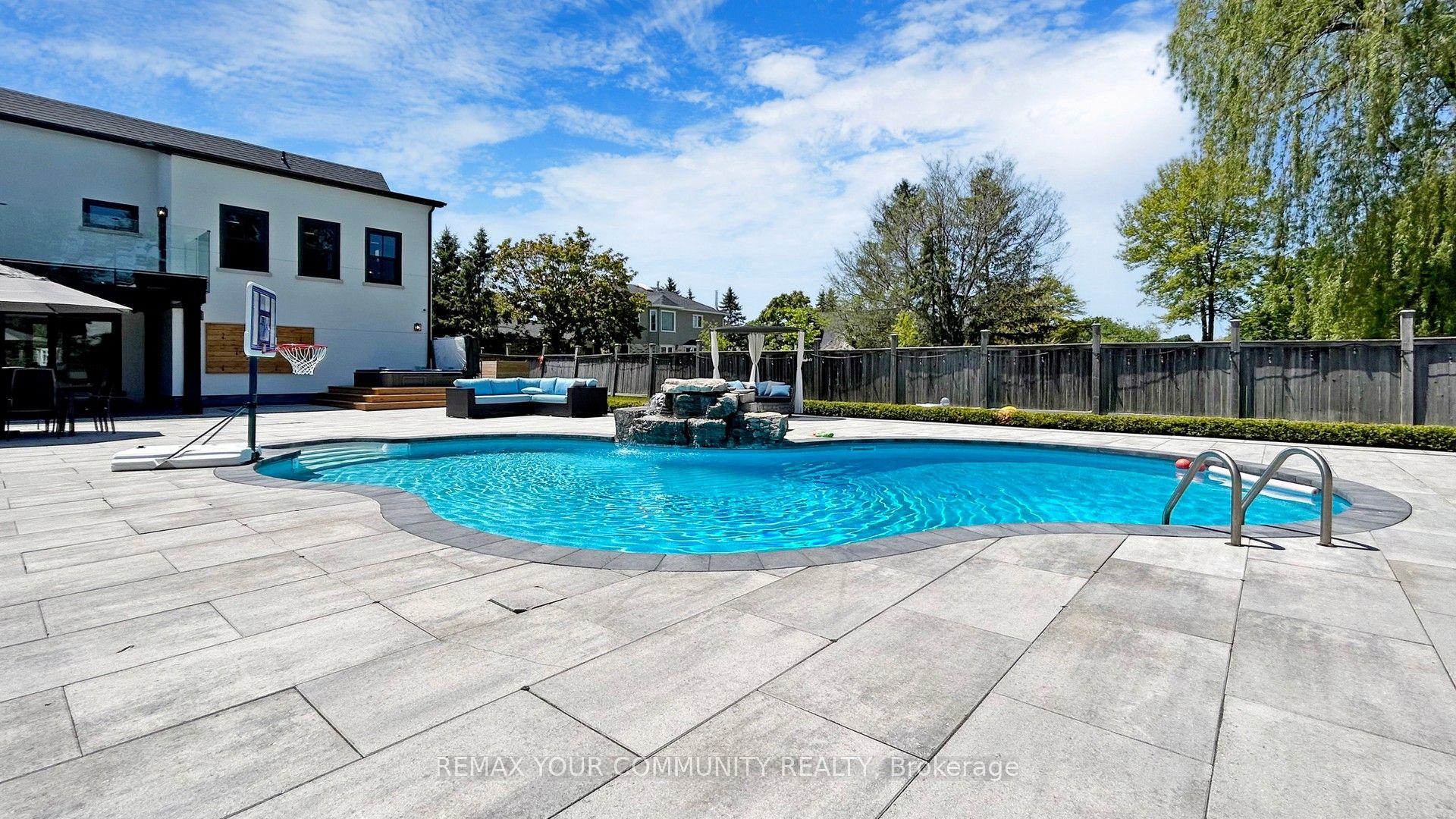 557 Aintree Drive Property Photo 49