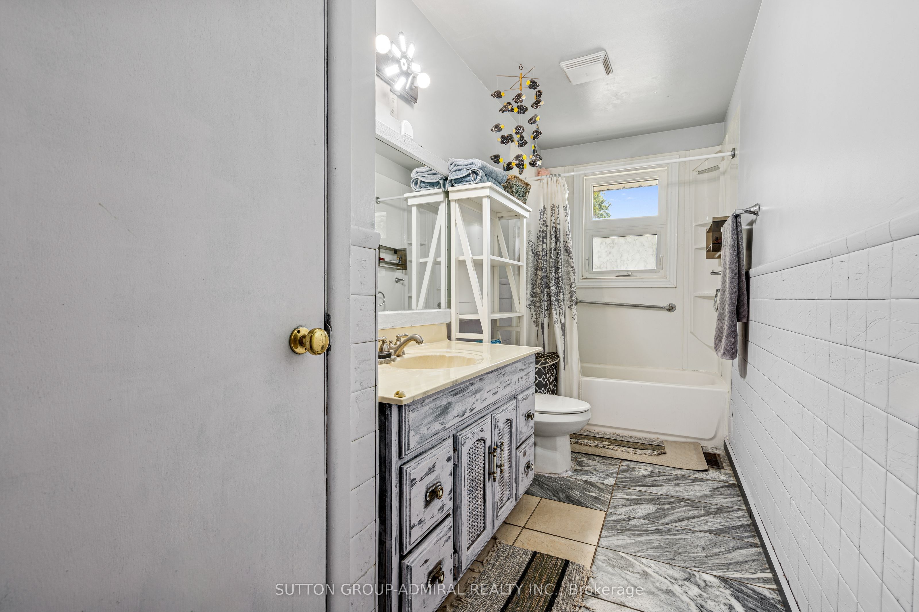 499 York Street Property Photo 23