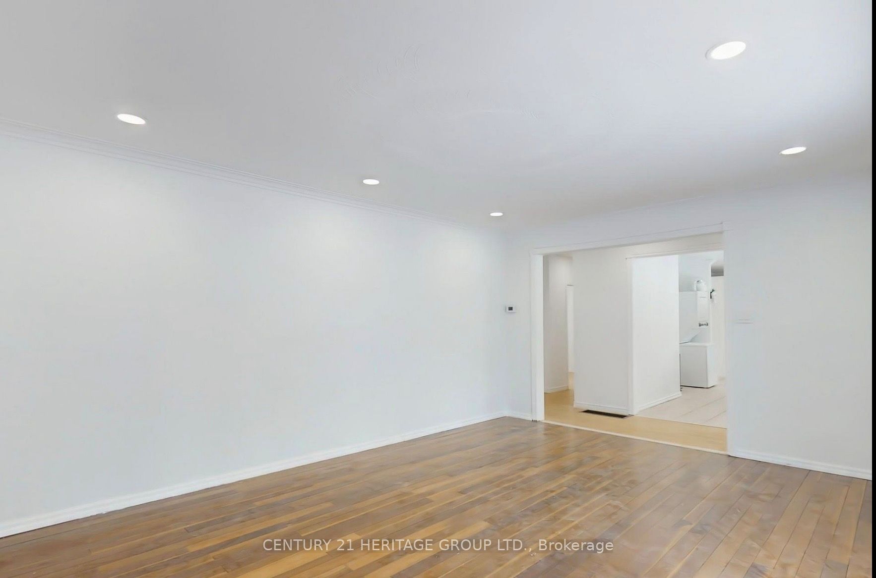 20015 Bathurst Street Property Photo 3