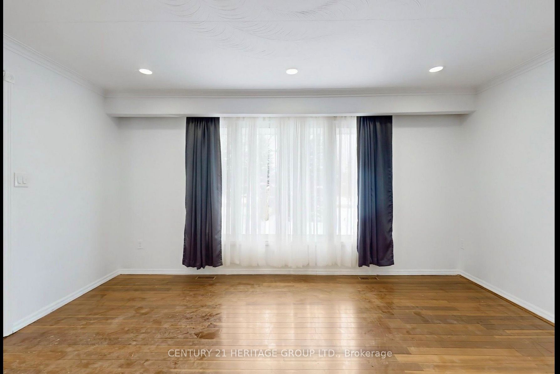 20015 Bathurst Street Property Photo 4