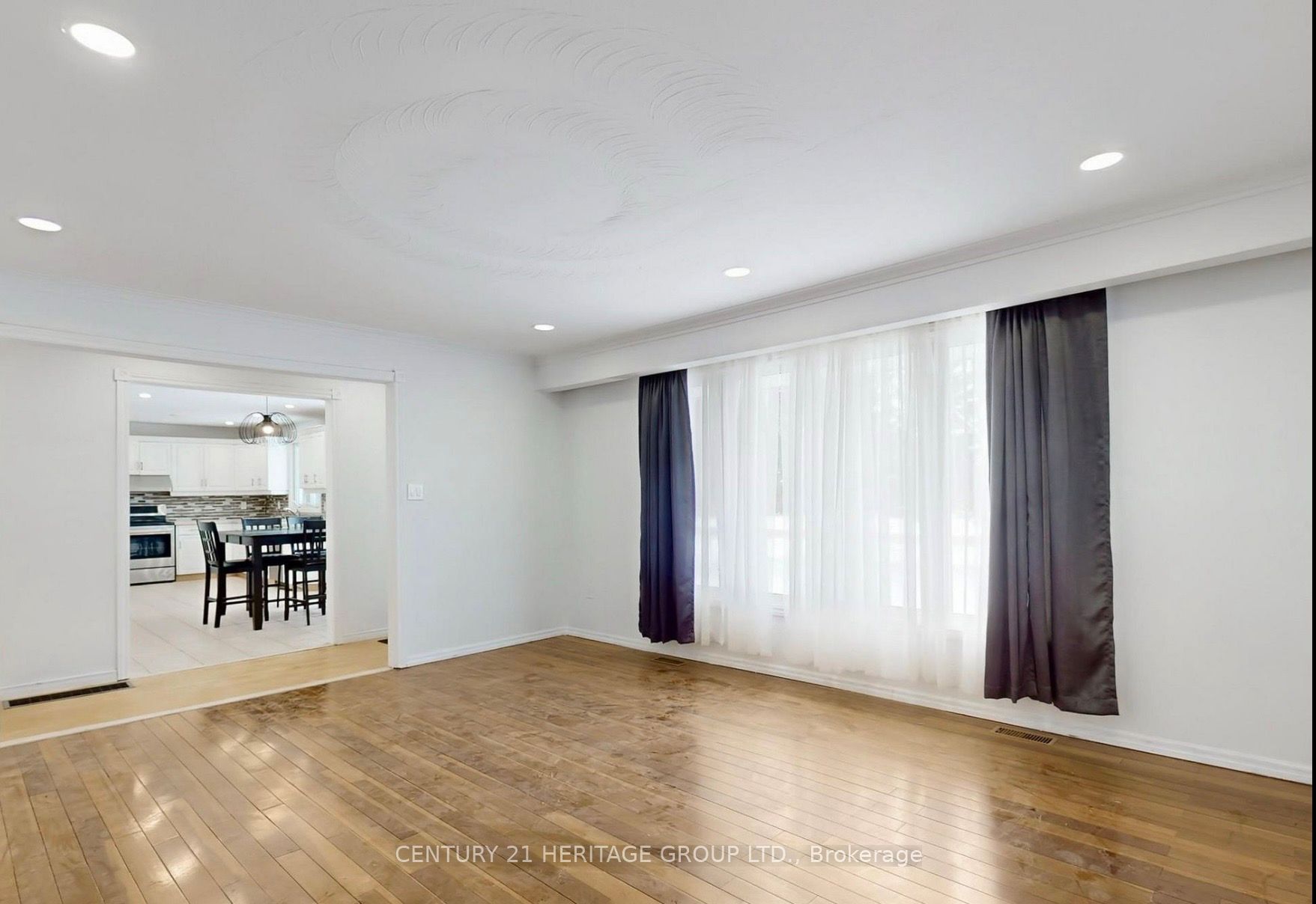 20015 Bathurst Street Property Photo 5