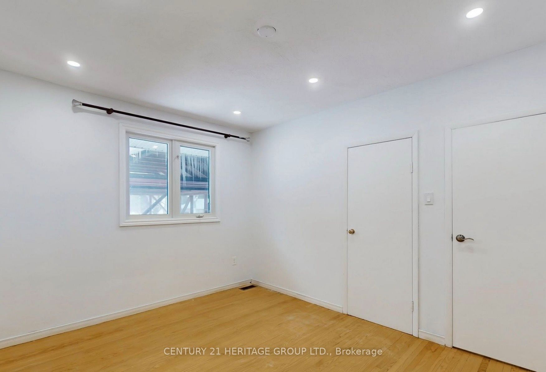 20015 Bathurst Street Property Photo 7