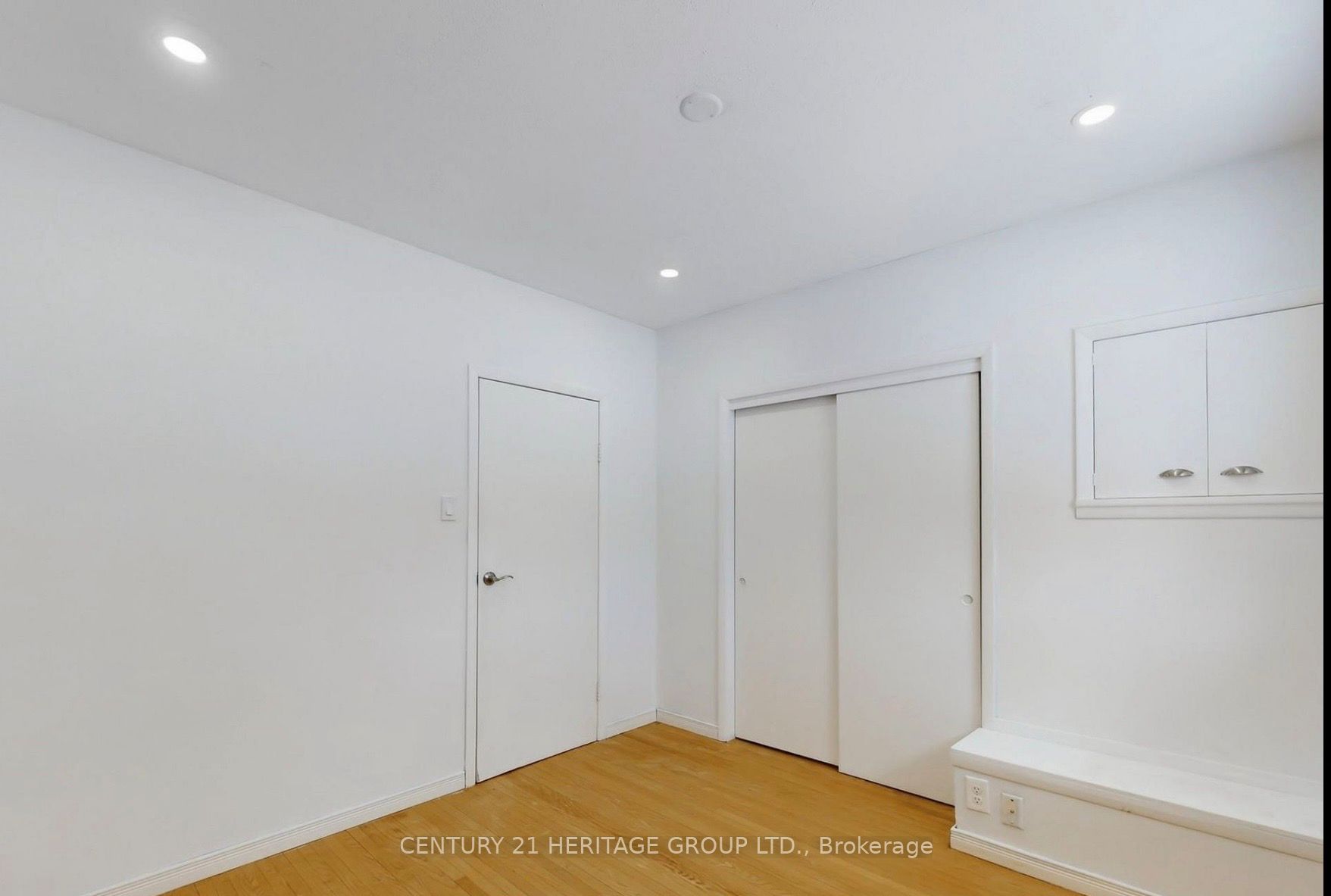 20015 Bathurst Street Property Photo 8