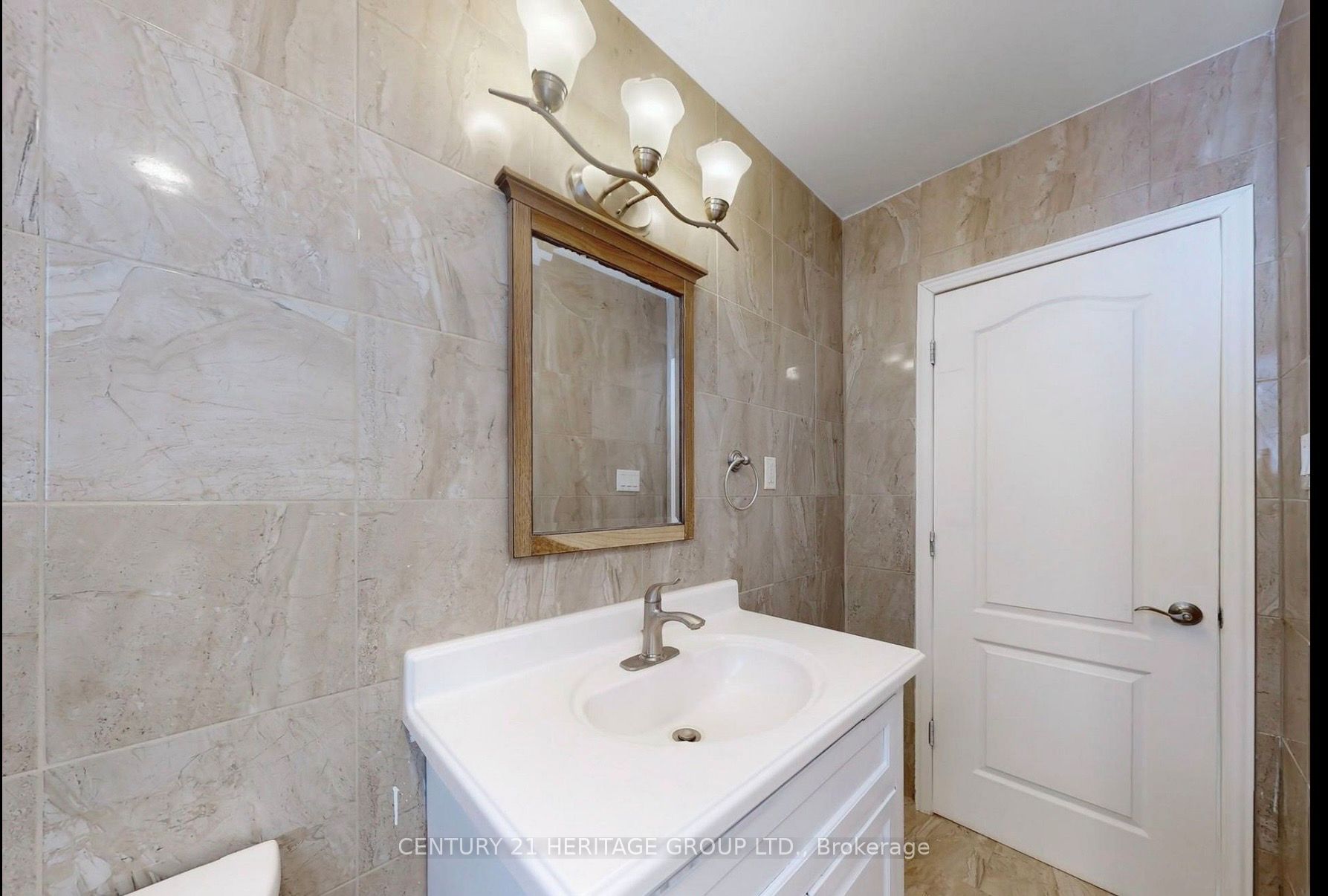 20015 Bathurst Street Property Photo 12