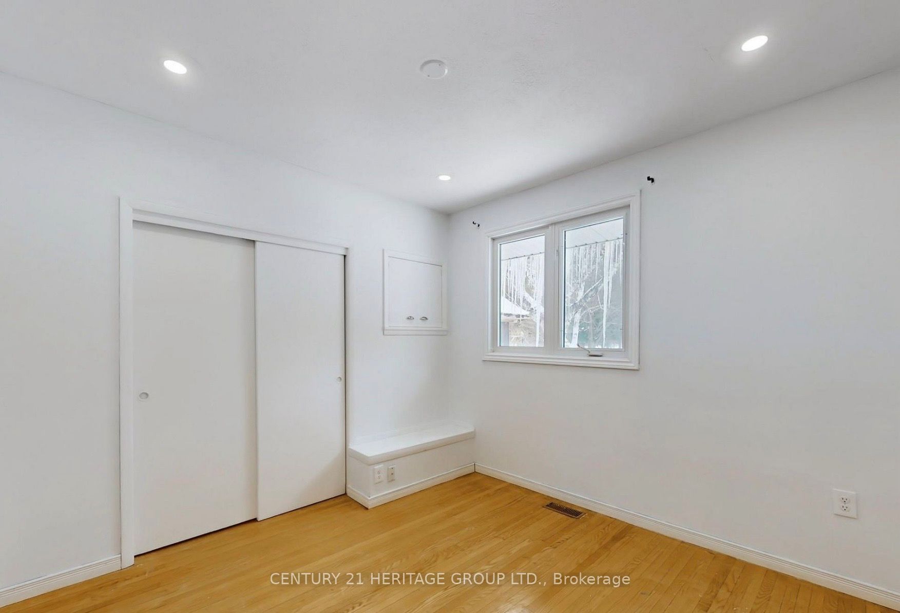 20015 Bathurst Street Property Photo 13