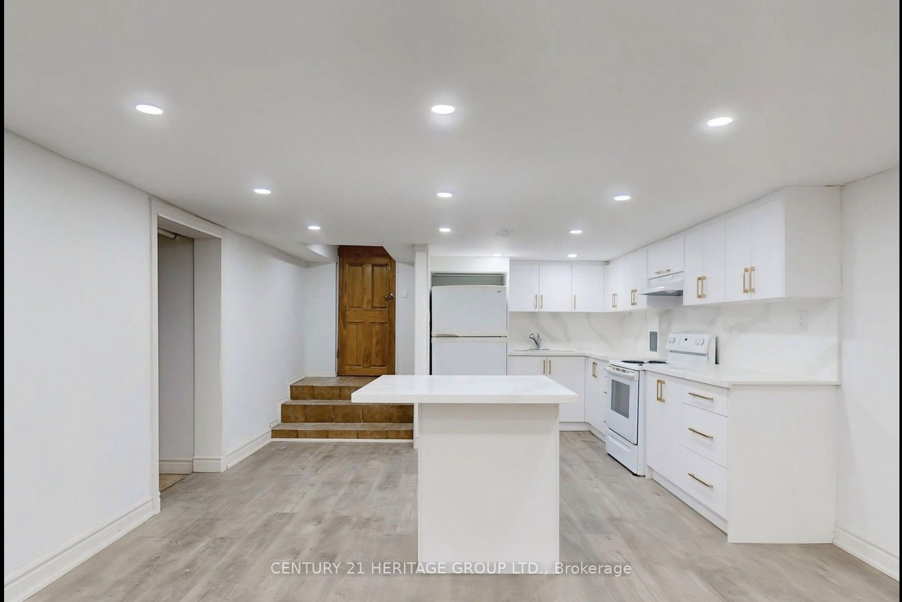 20015 Bathurst Street Property Photo 15