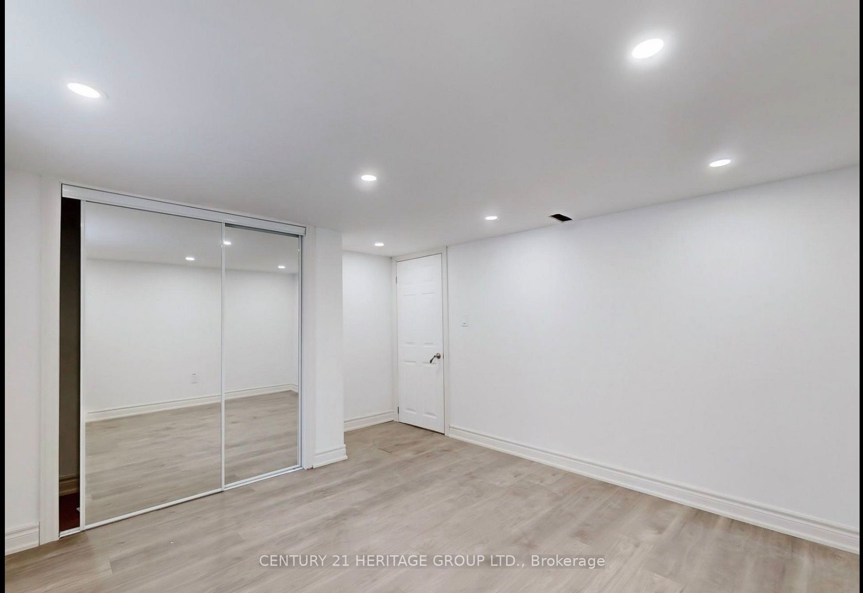 20015 Bathurst Street Property Photo 17