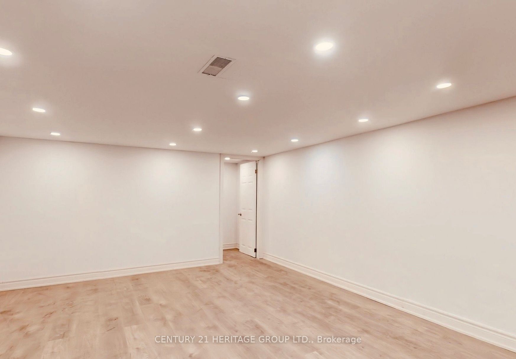 20015 Bathurst Street Property Photo 21