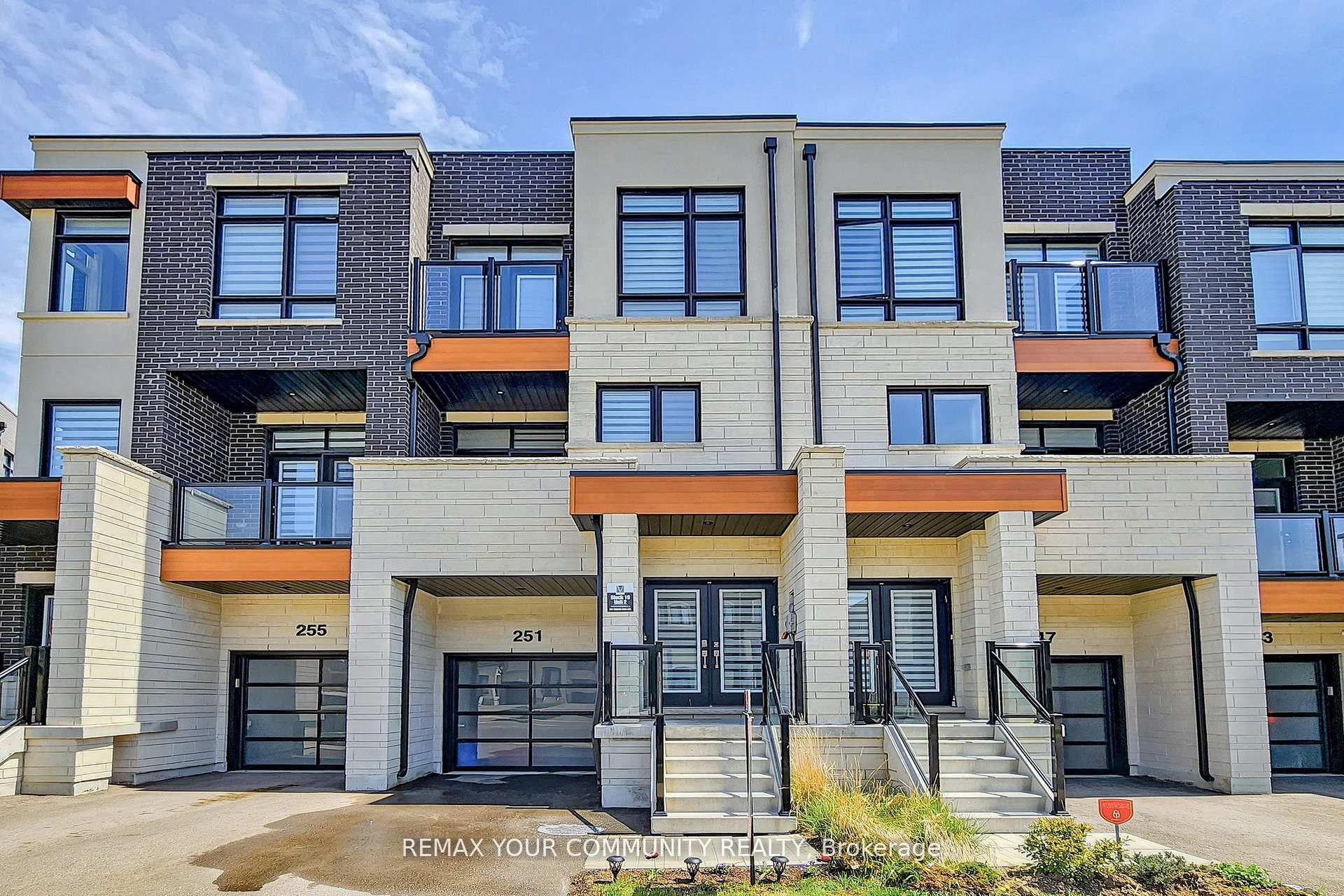 251 Thomas Cook Avenue