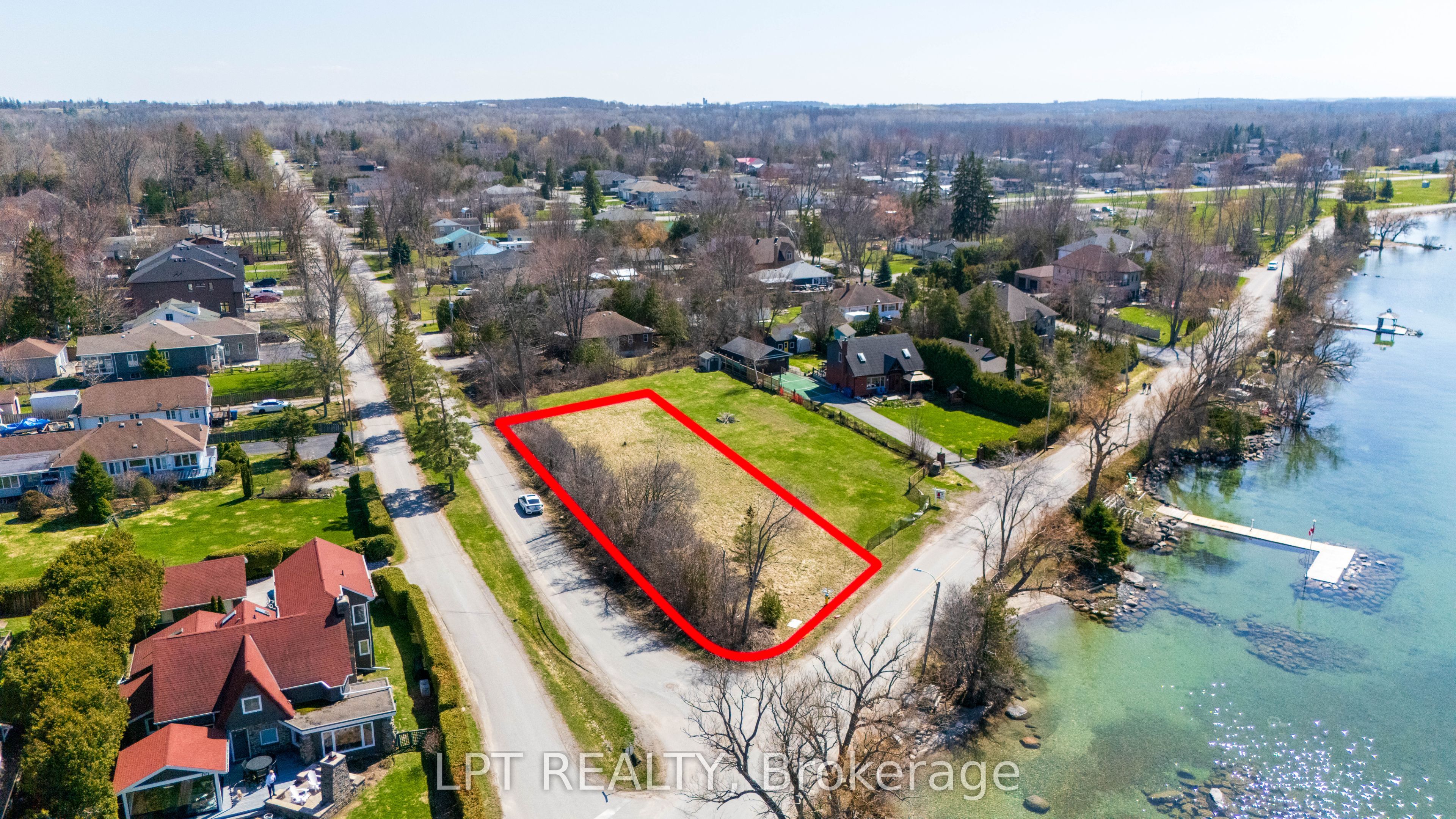 417 Lake Drive E Property Photo 4