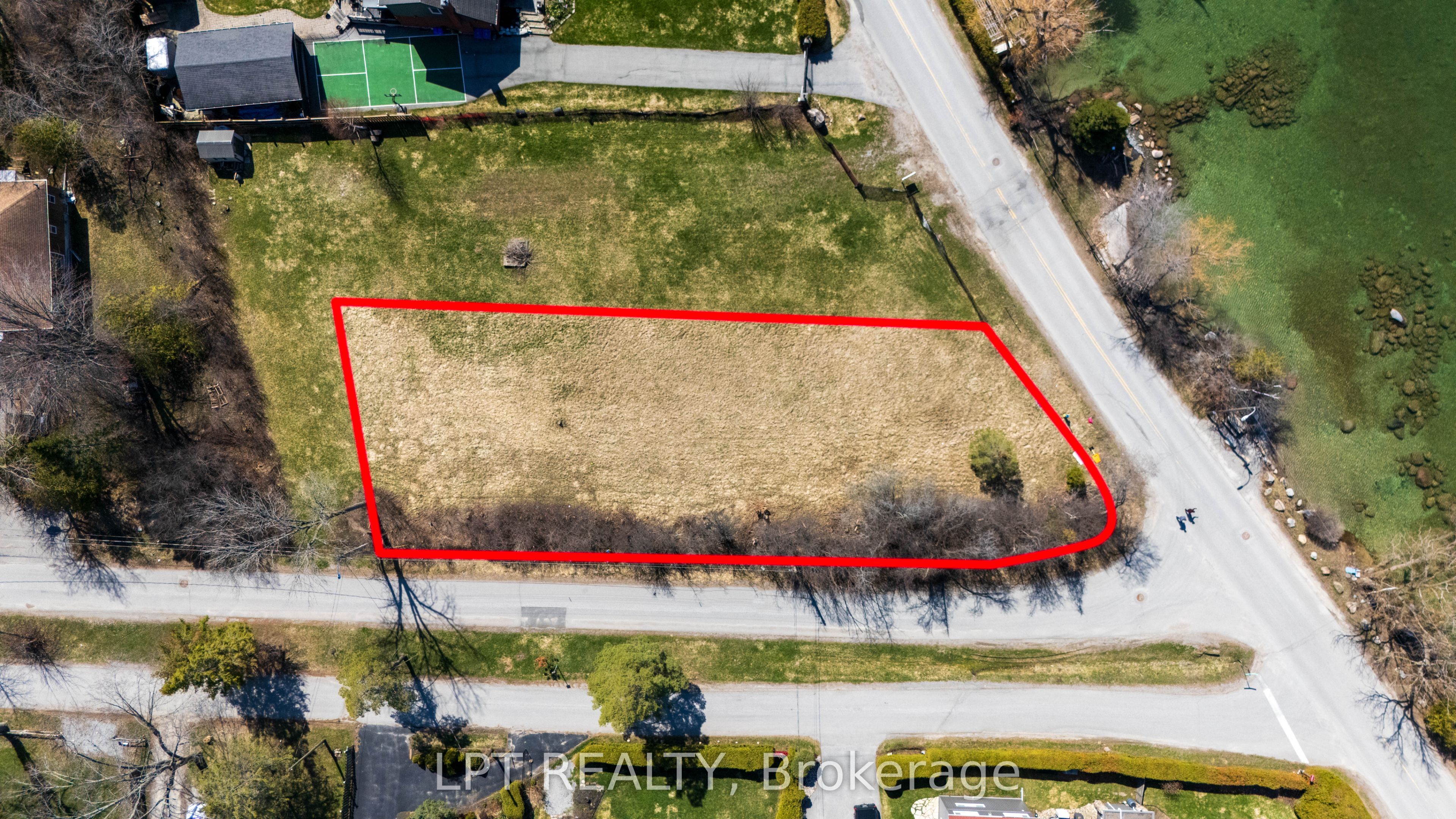417 Lake Drive E Property Photo 7