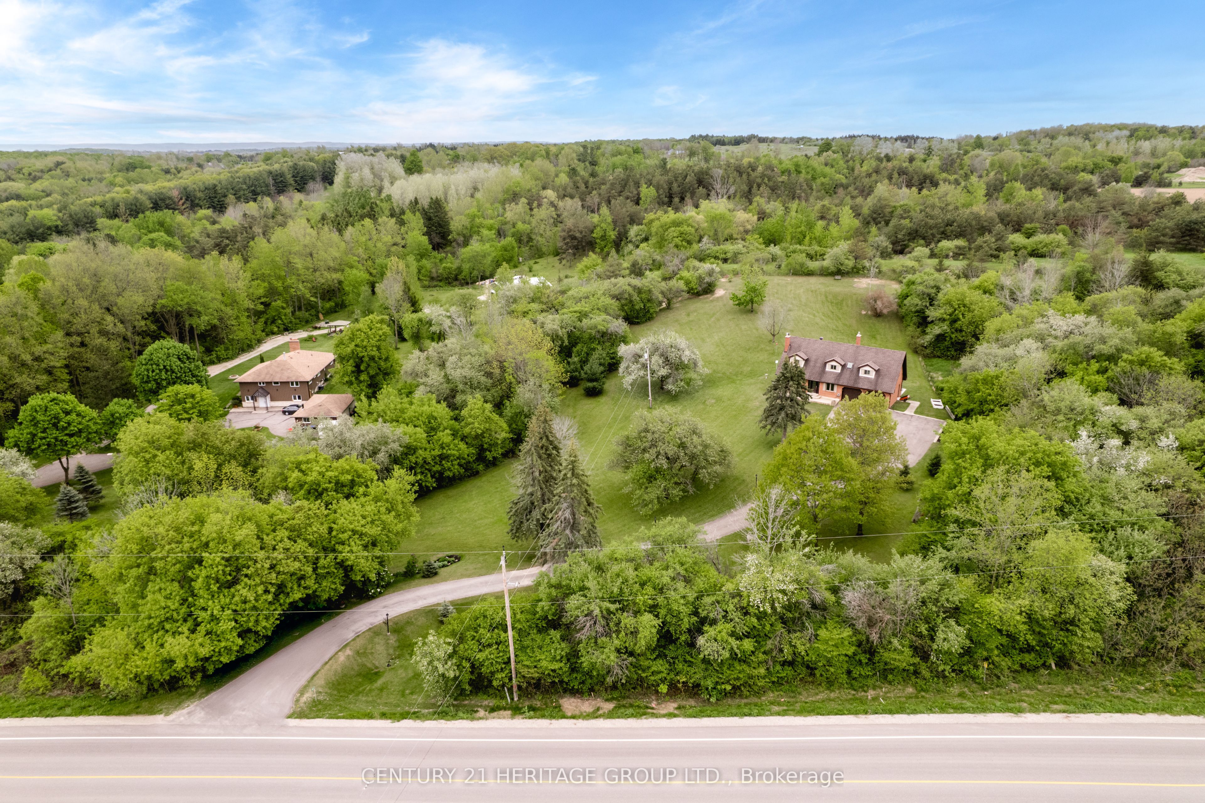 5827 7th Line Property Photo 1