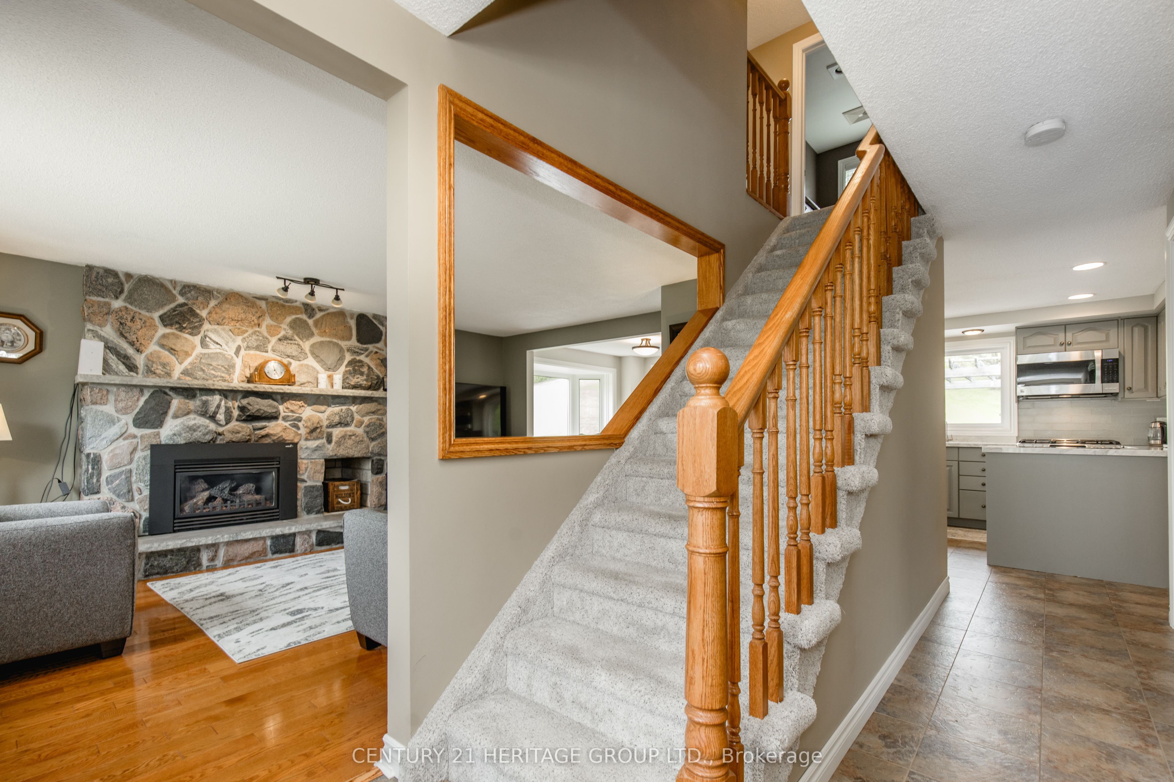 5827 7th Line Property Photo 7