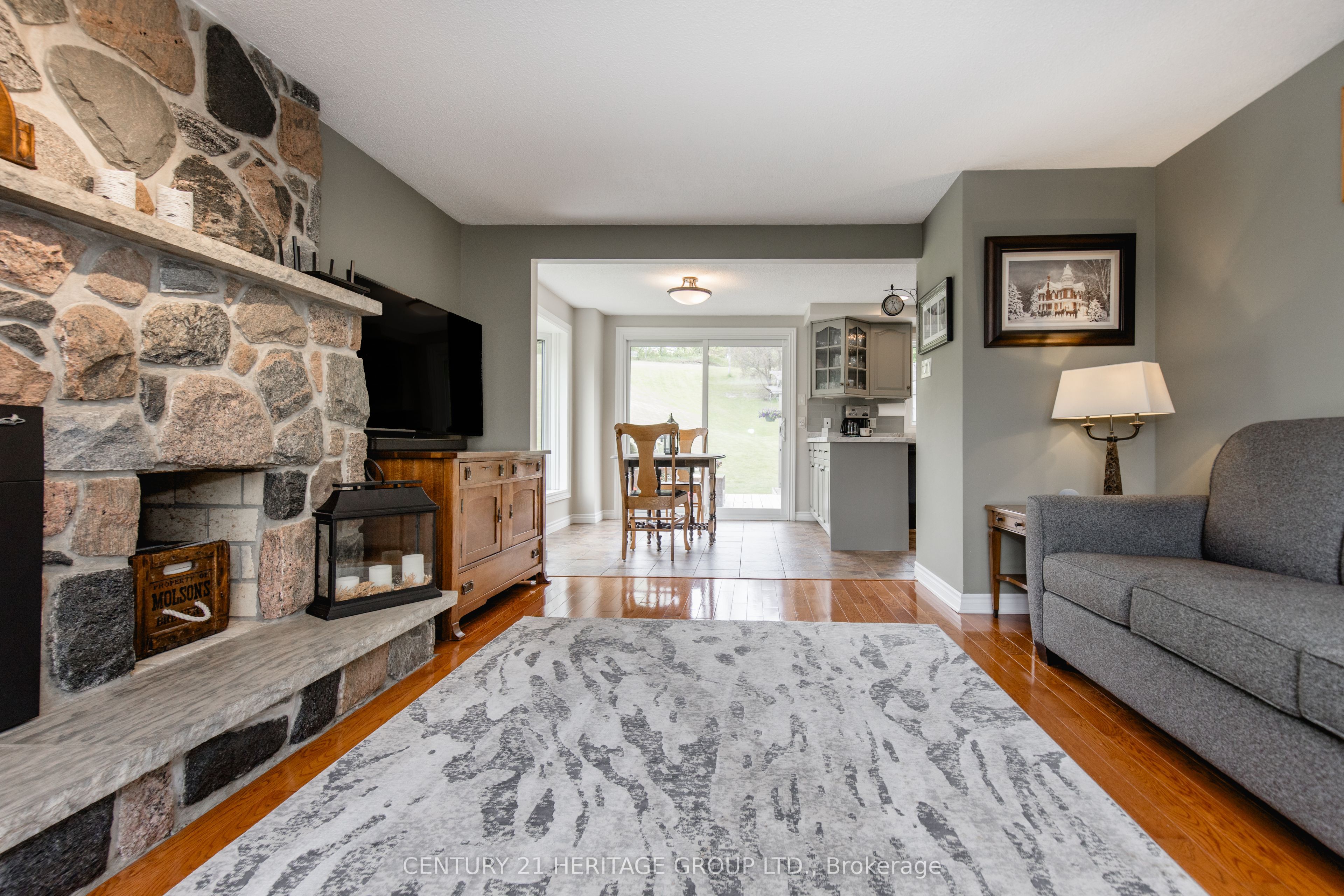 5827 7th Line Property Photo 9