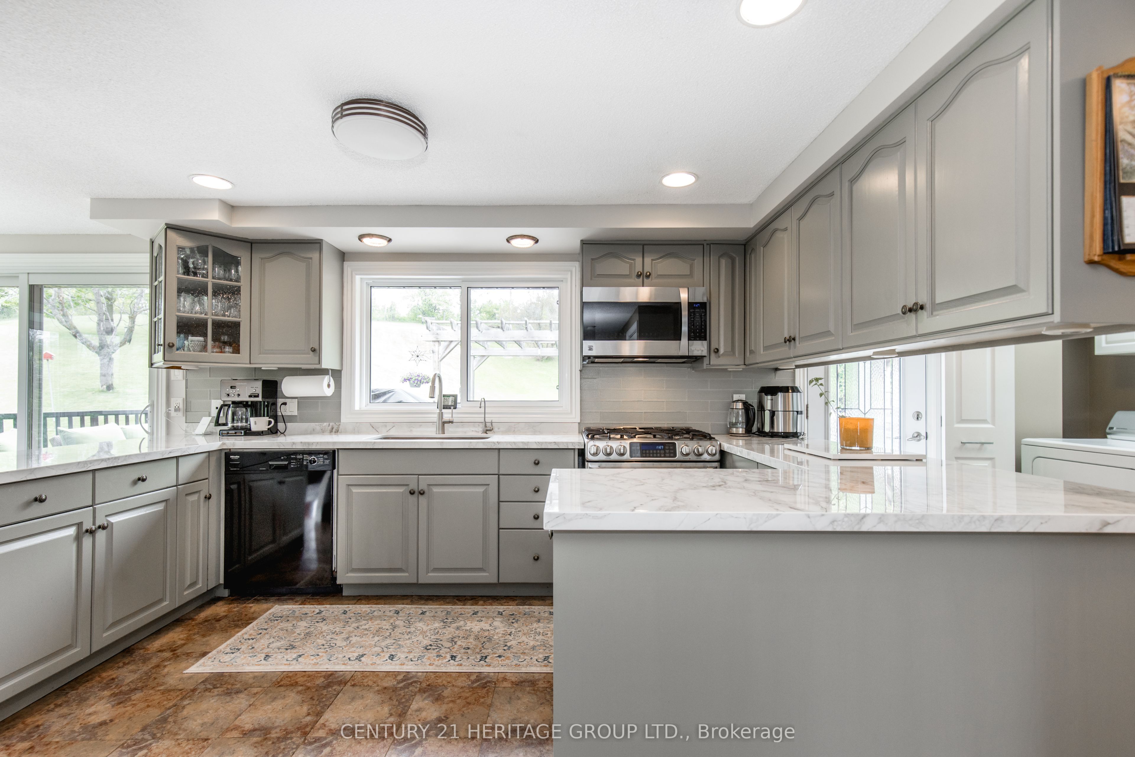 5827 7th Line Property Photo 10