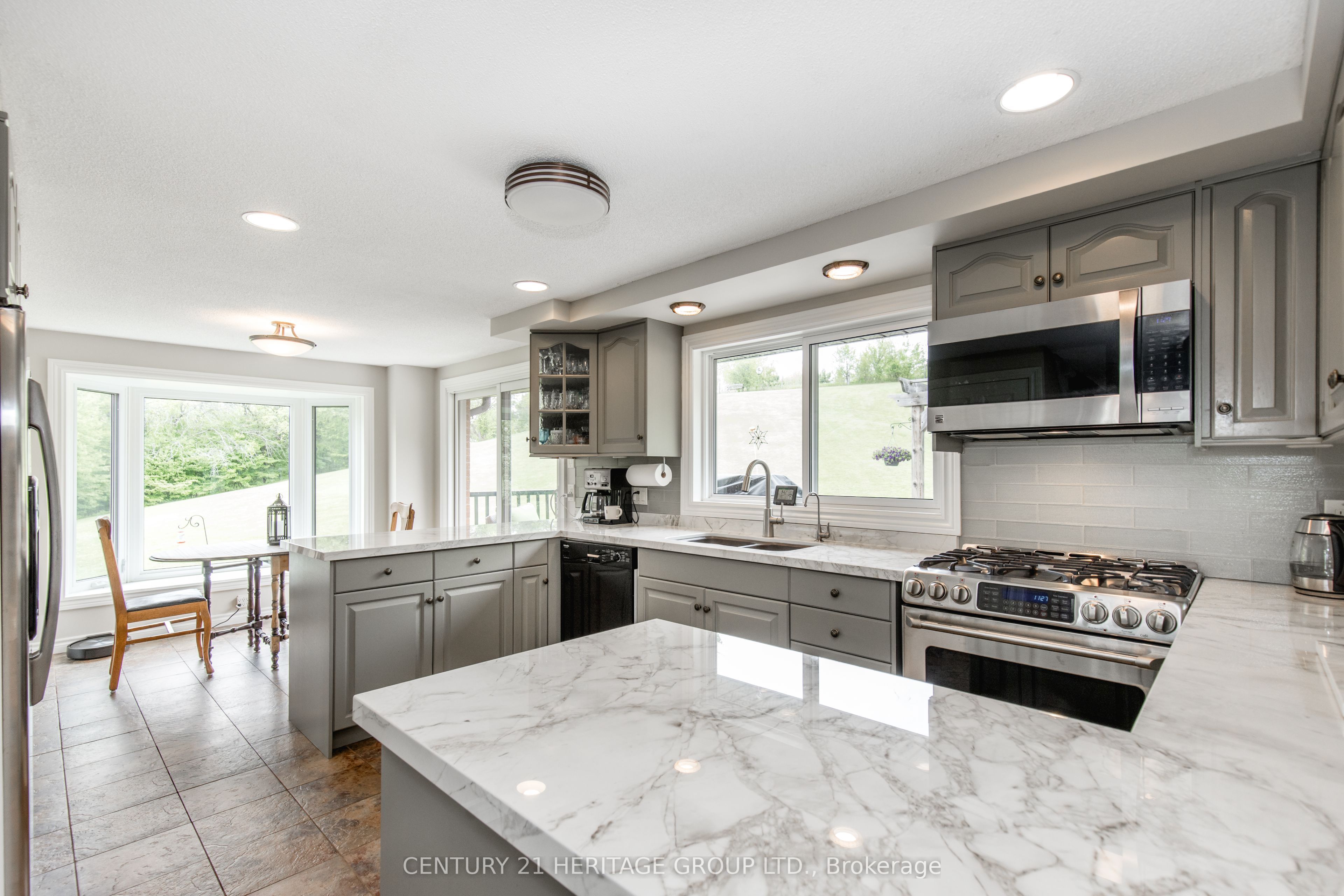 5827 7th Line Property Photo 11