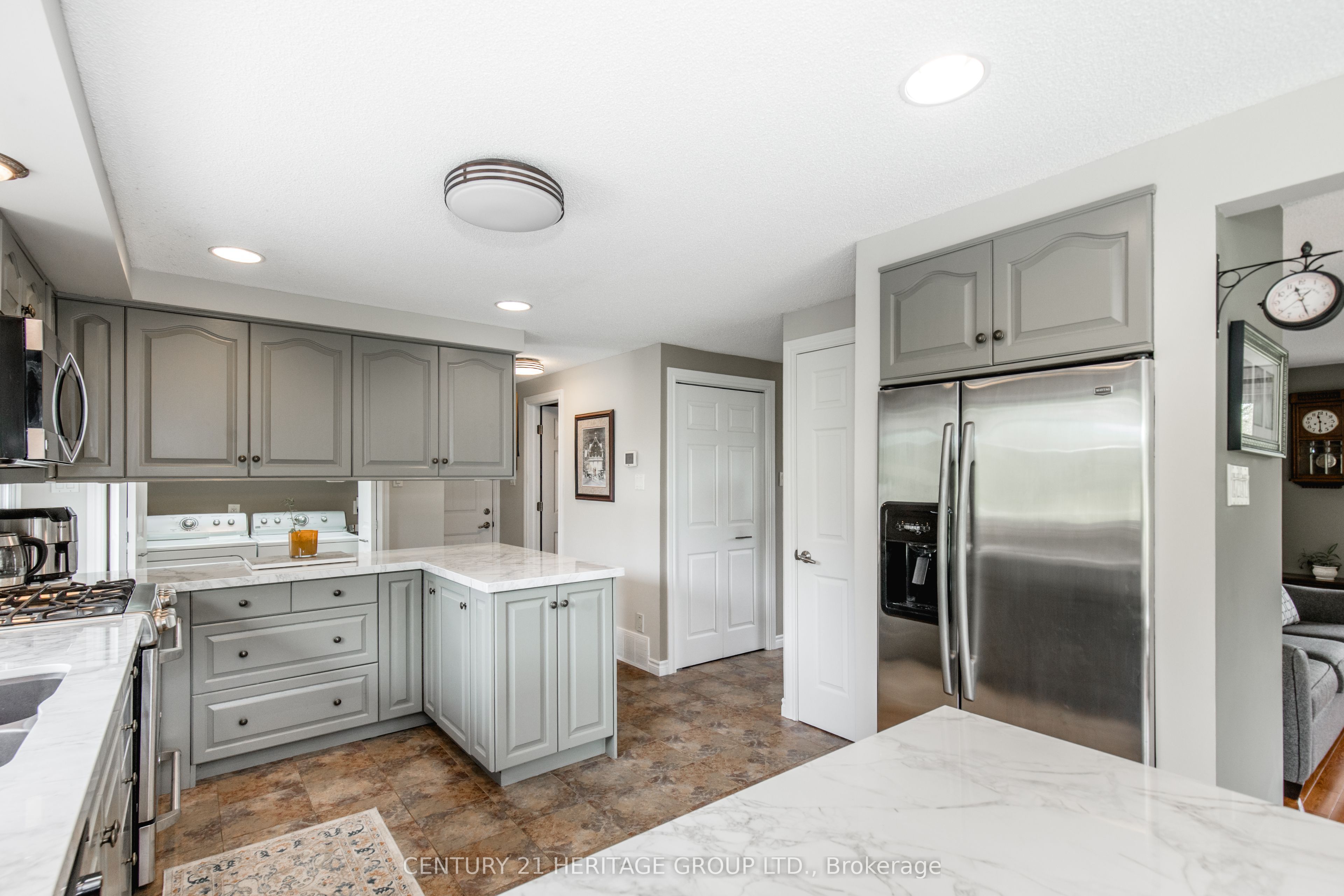 5827 7th Line Property Photo 12