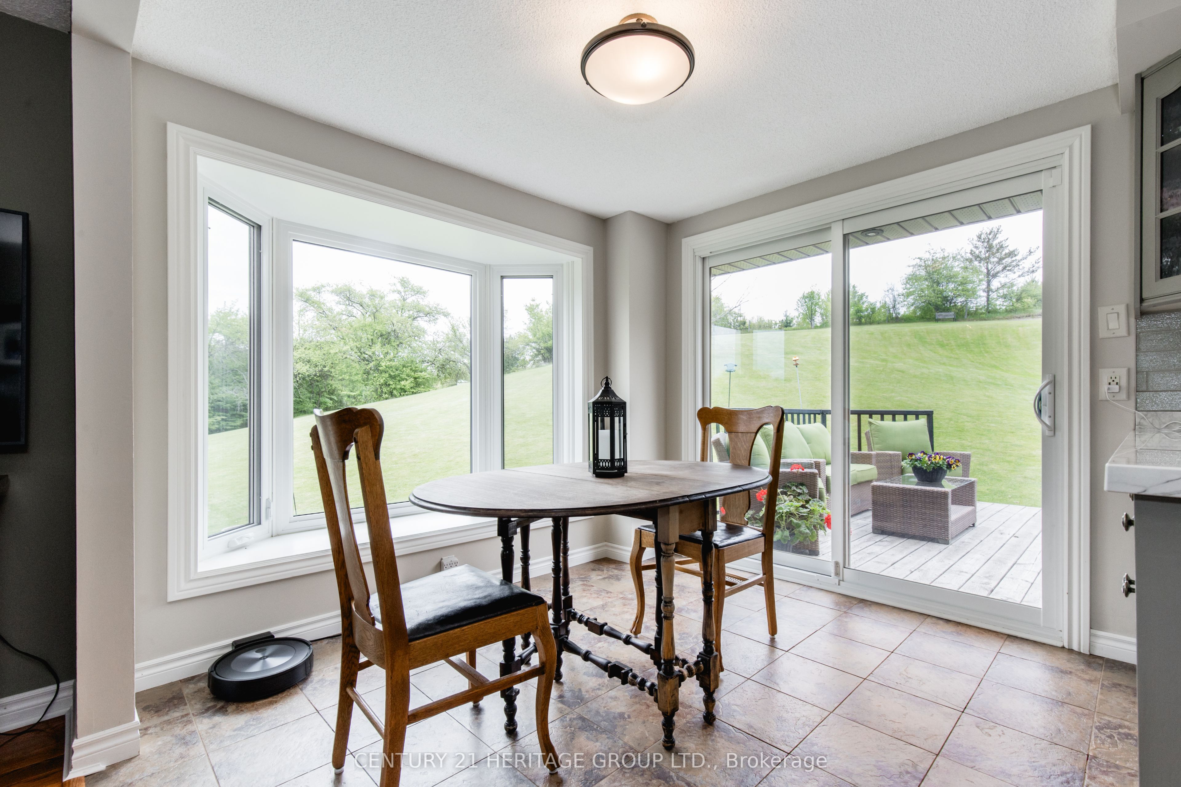 5827 7th Line Property Photo 13