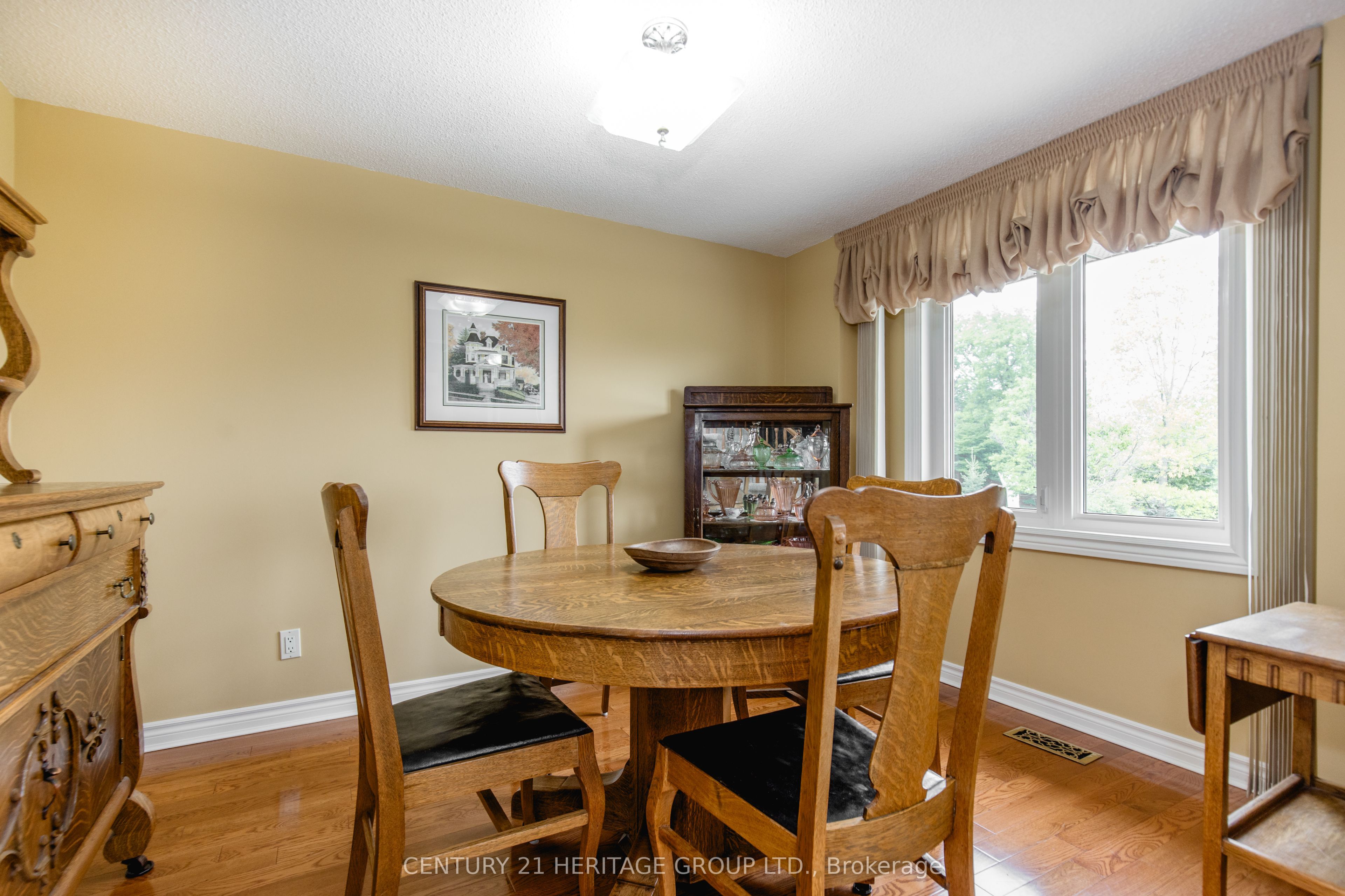 5827 7th Line Property Photo 14