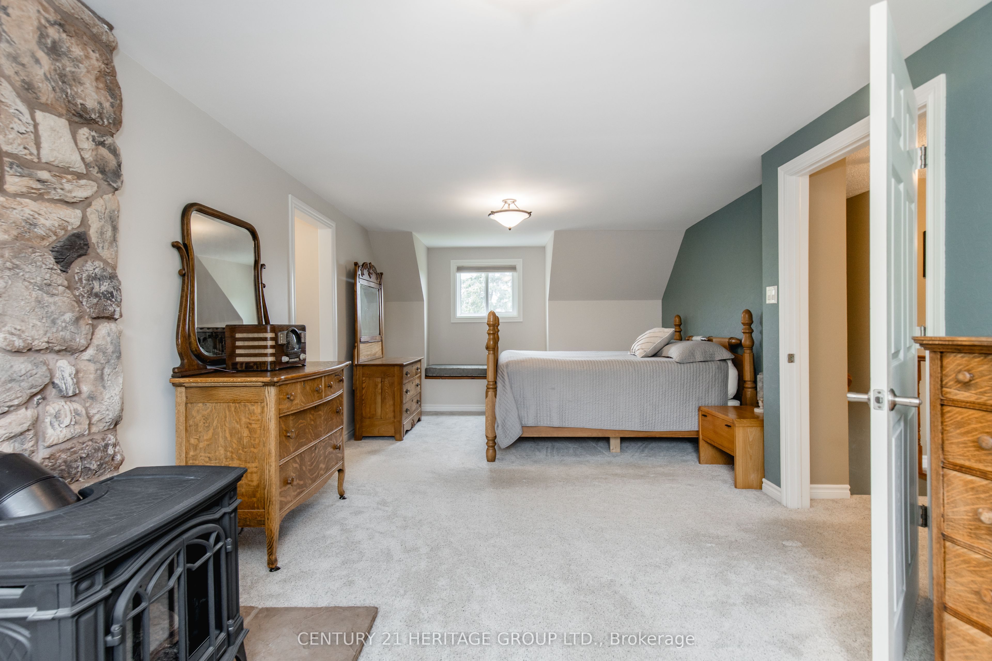 5827 7th Line Property Photo 15