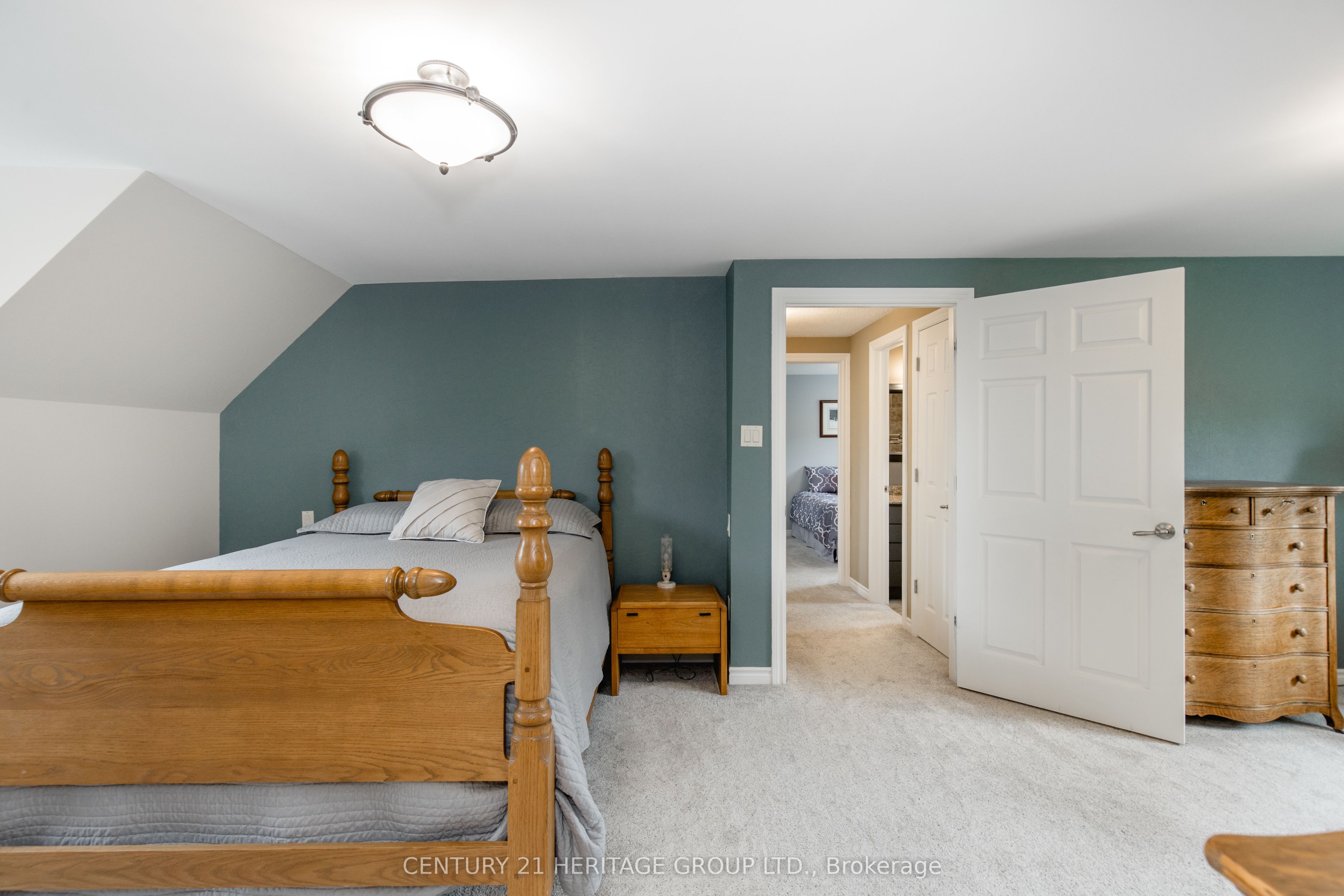 5827 7th Line Property Photo 16