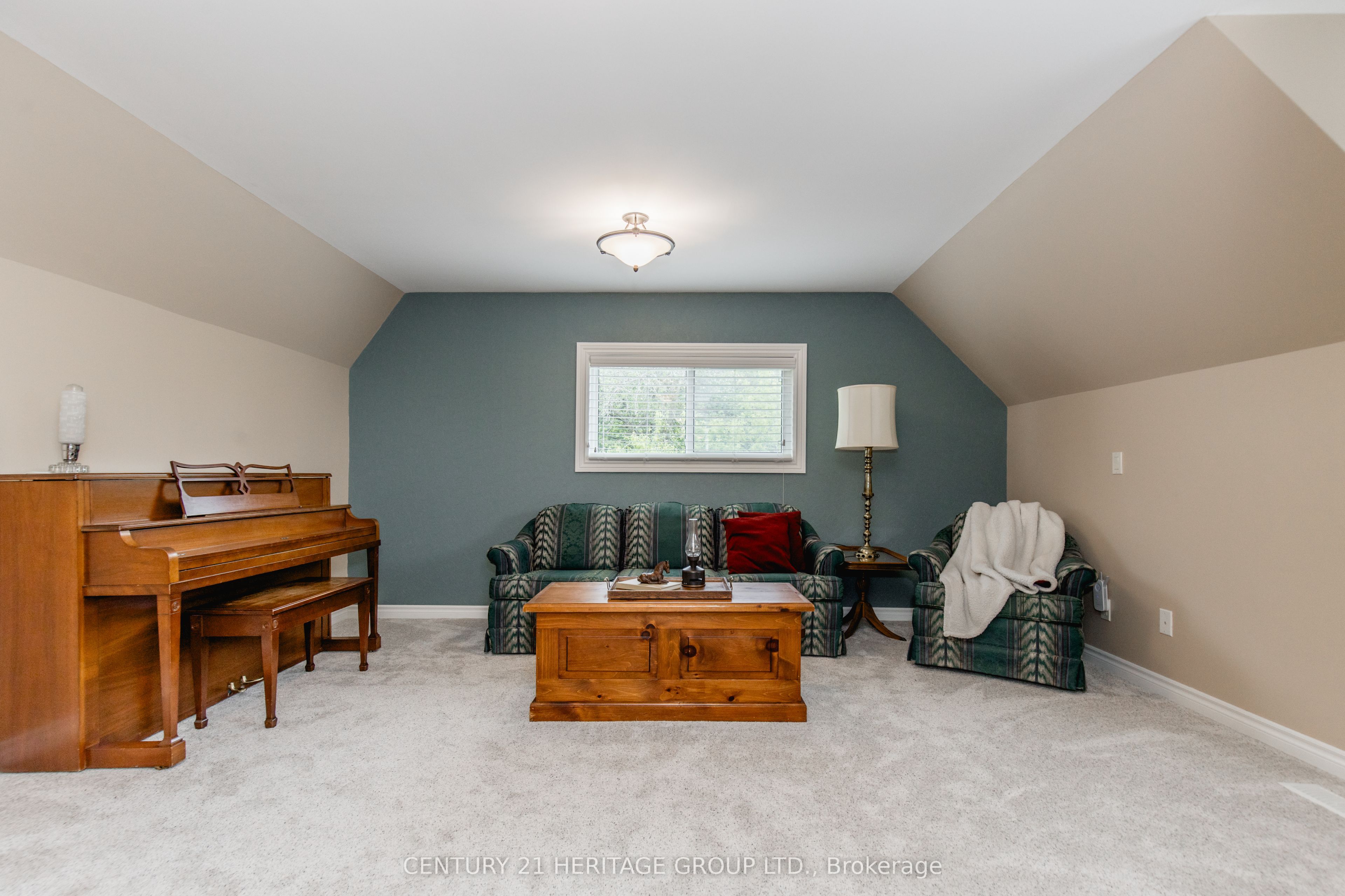 5827 7th Line Property Photo 18