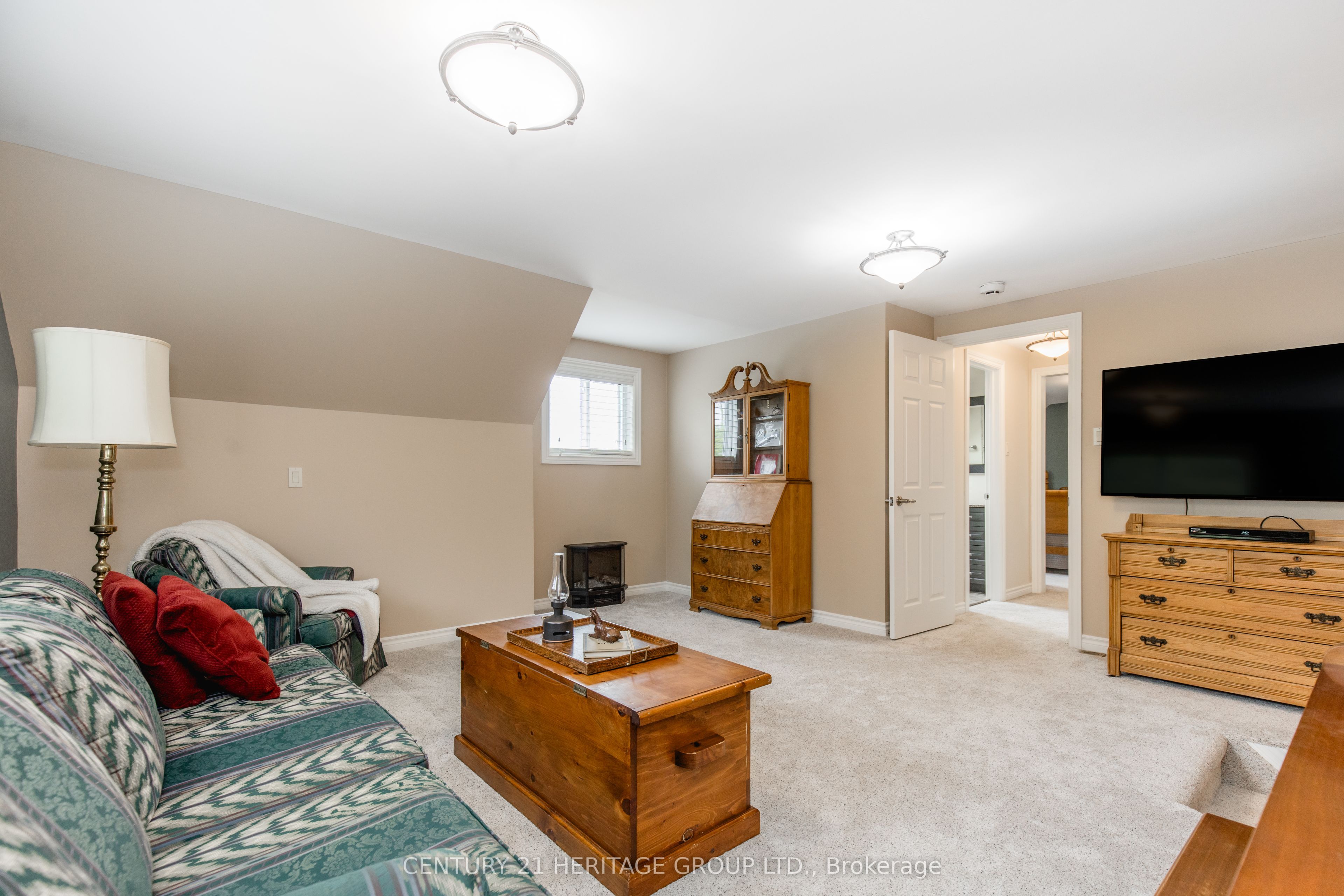 5827 7th Line Property Photo 19