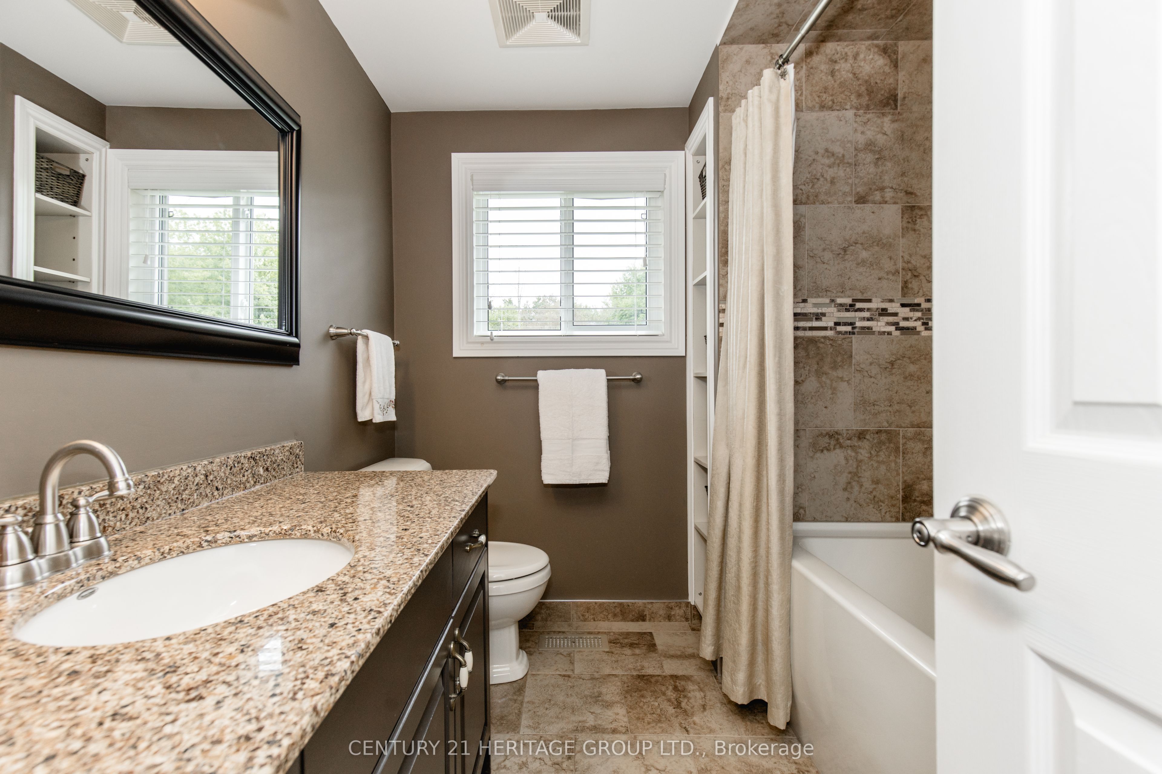 5827 7th Line Property Photo 21