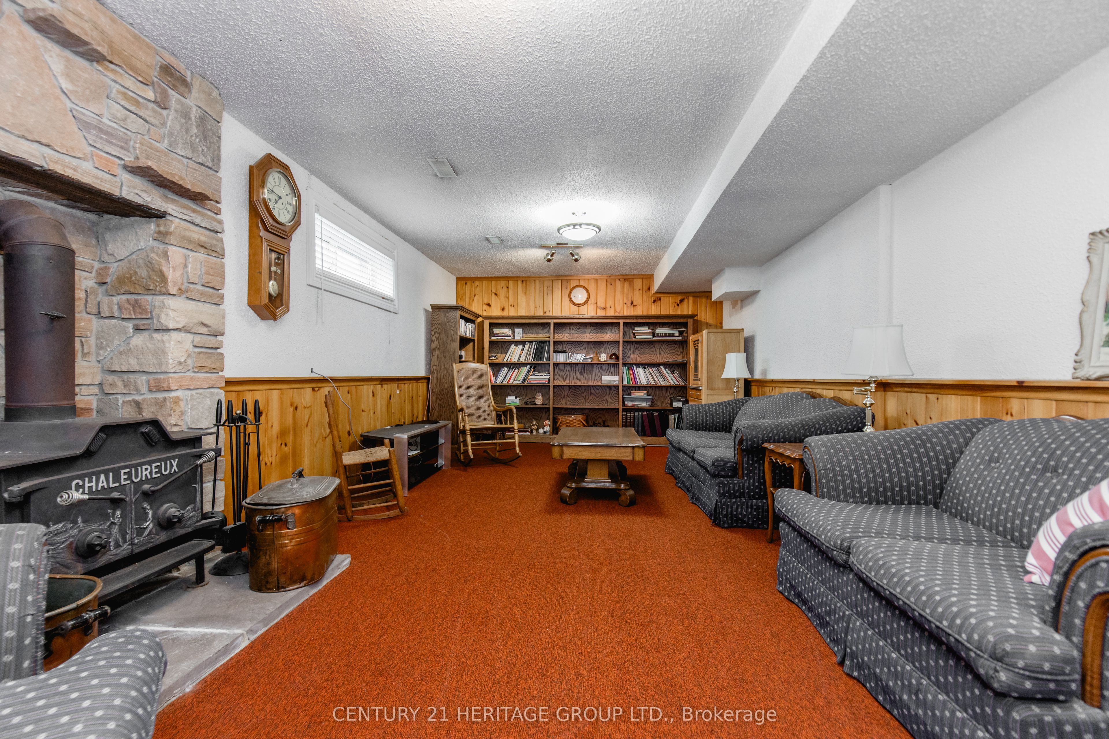 5827 7th Line Property Photo 22
