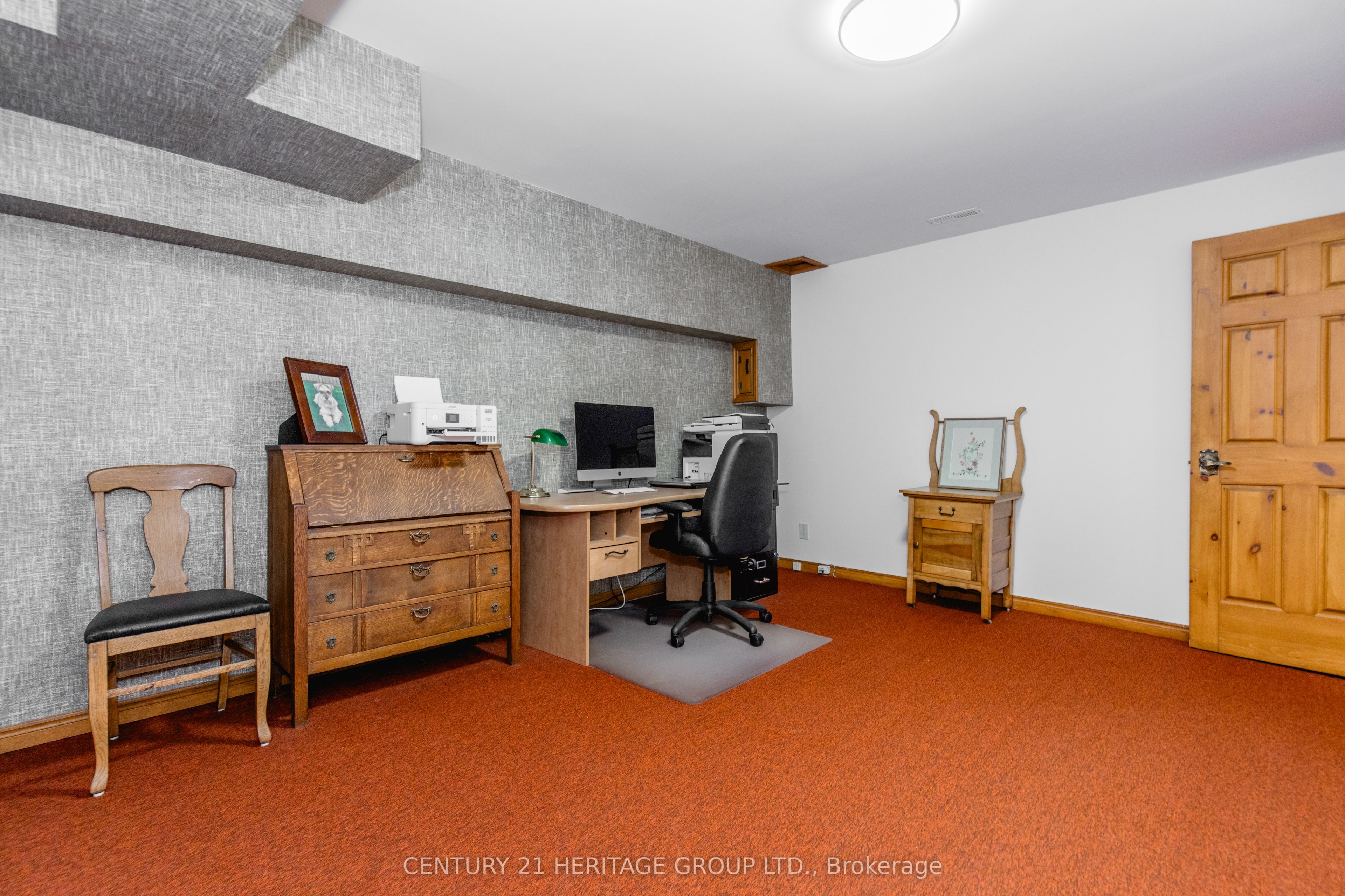 5827 7th Line Property Photo 23