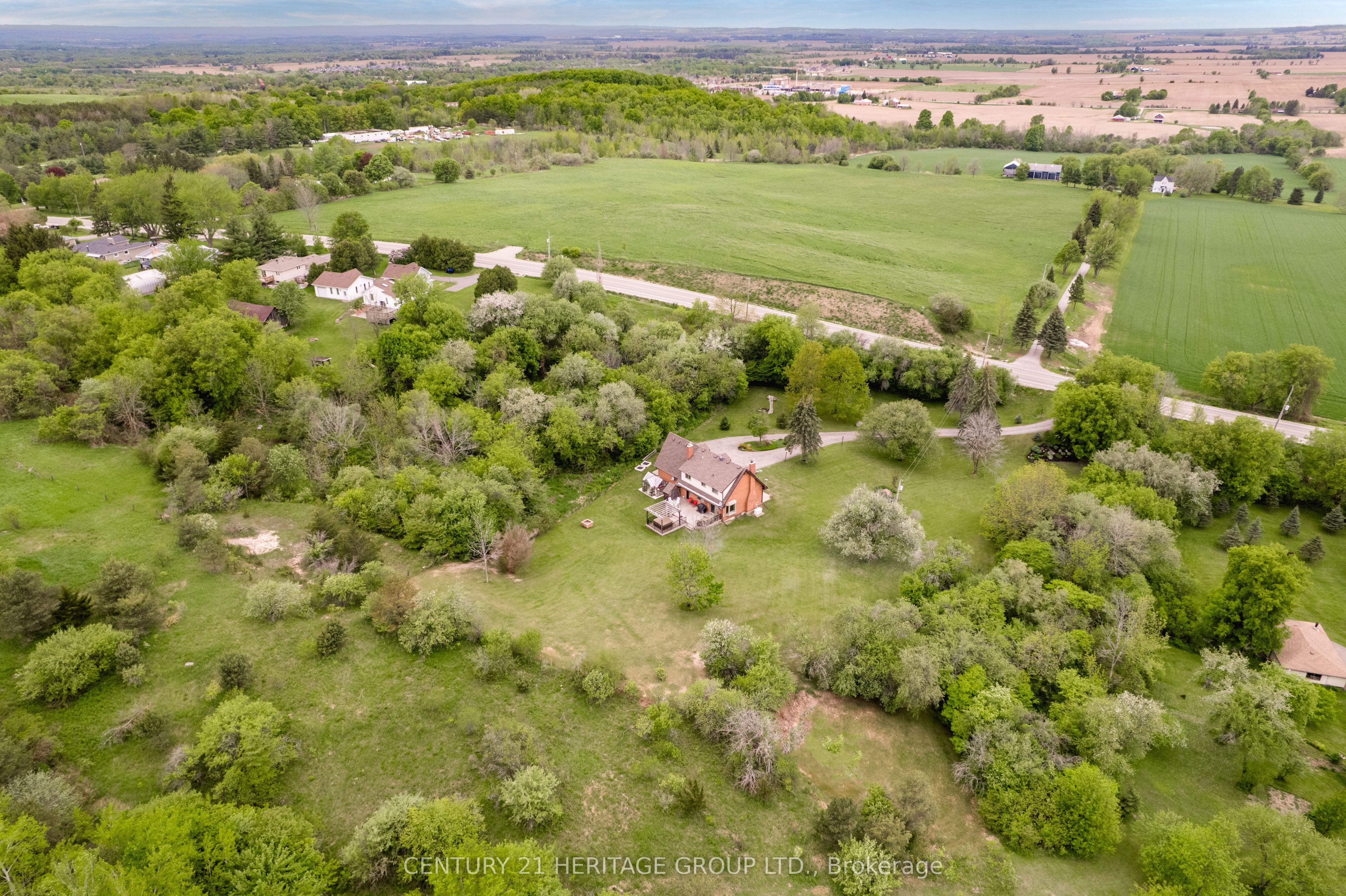 5827 7th Line Property Photo 29