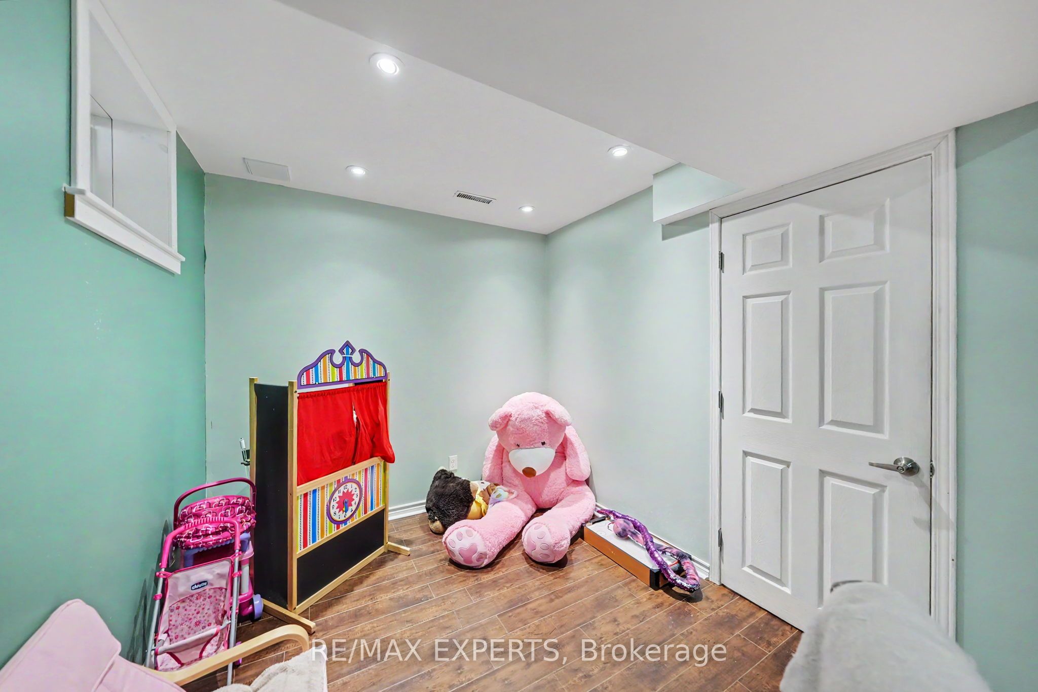 1261 Benson Street Property Photo 23