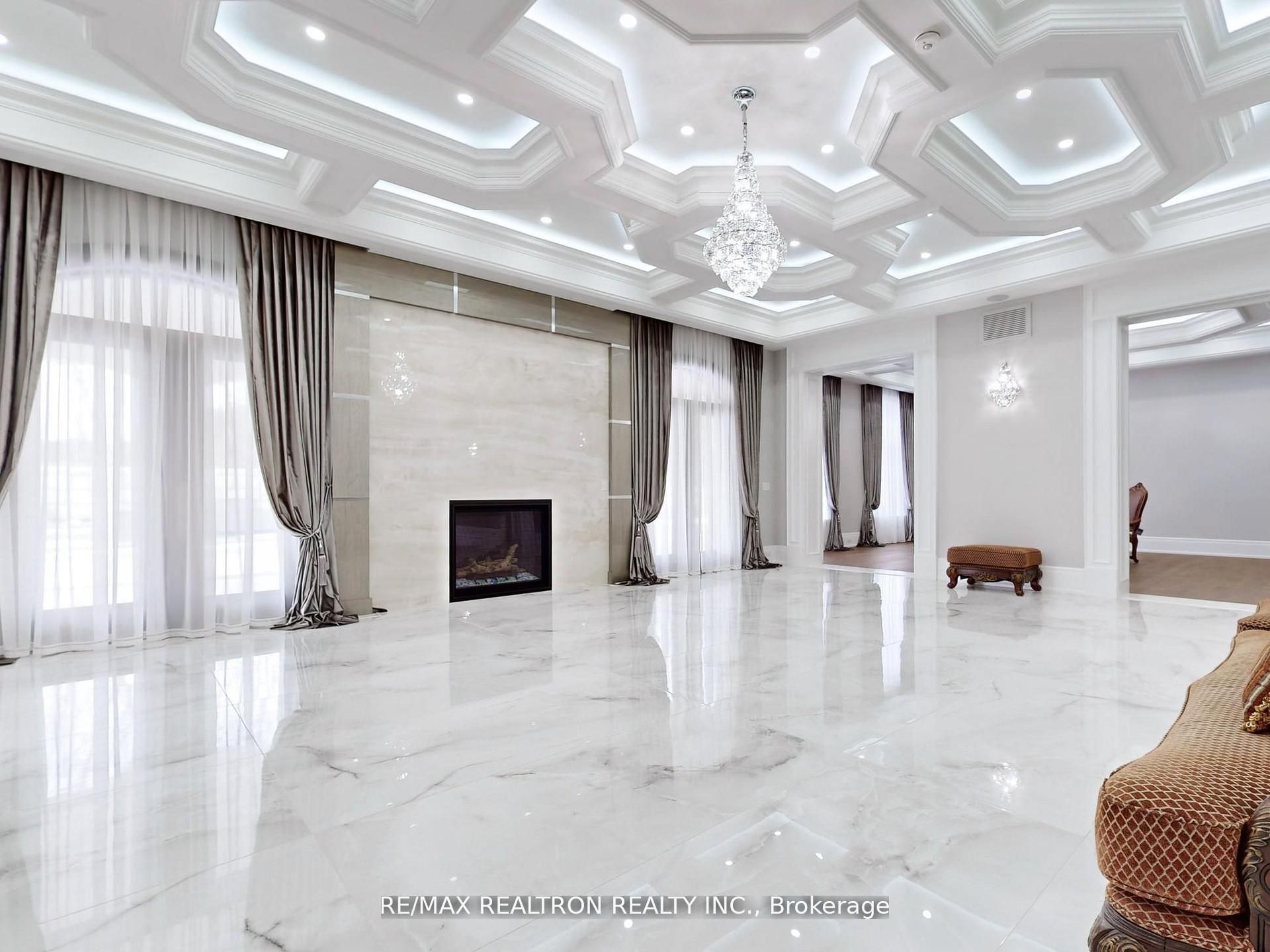 14358 Bathurst Street Property Photo 9