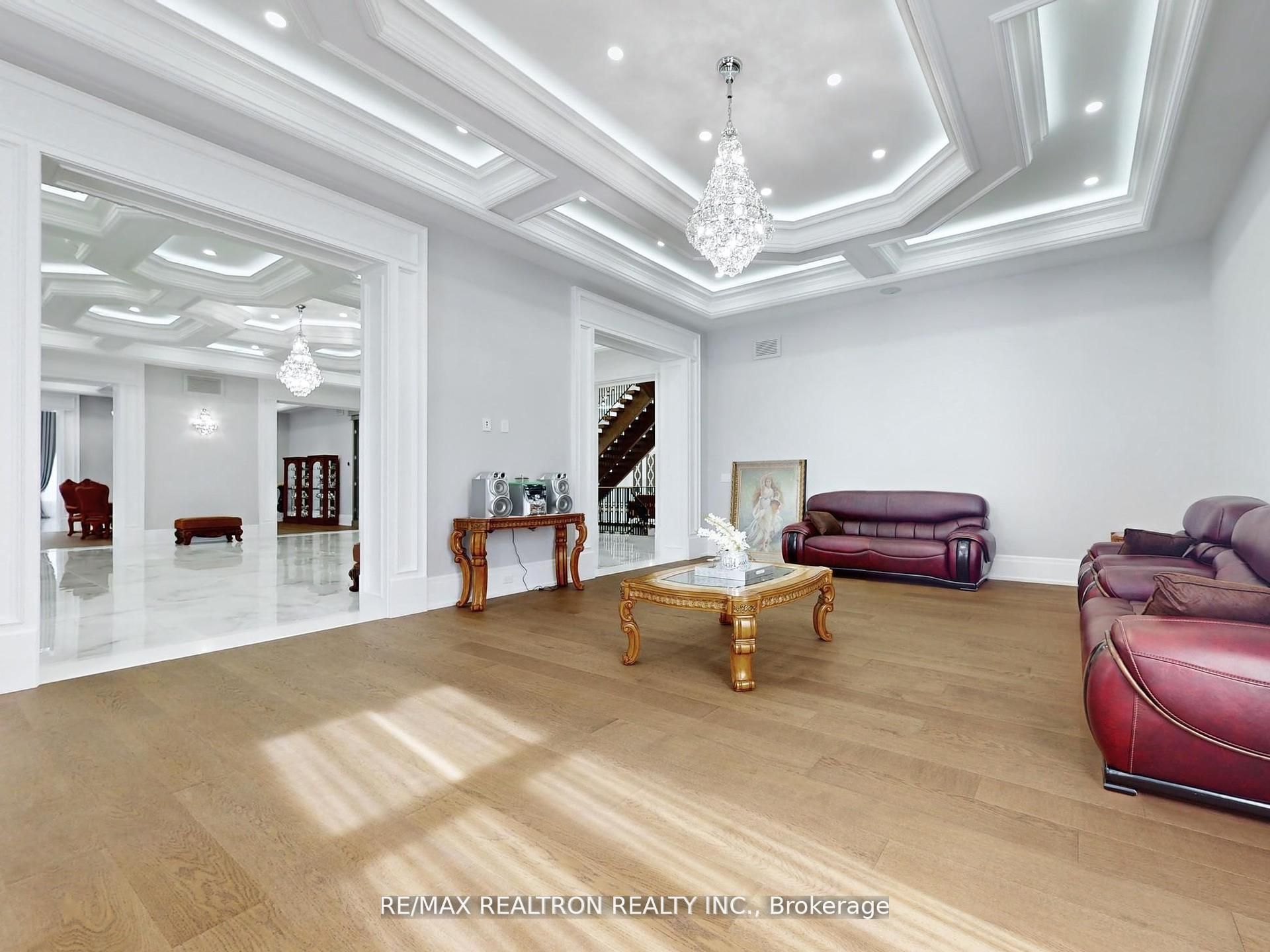14358 Bathurst Street Property Photo 14