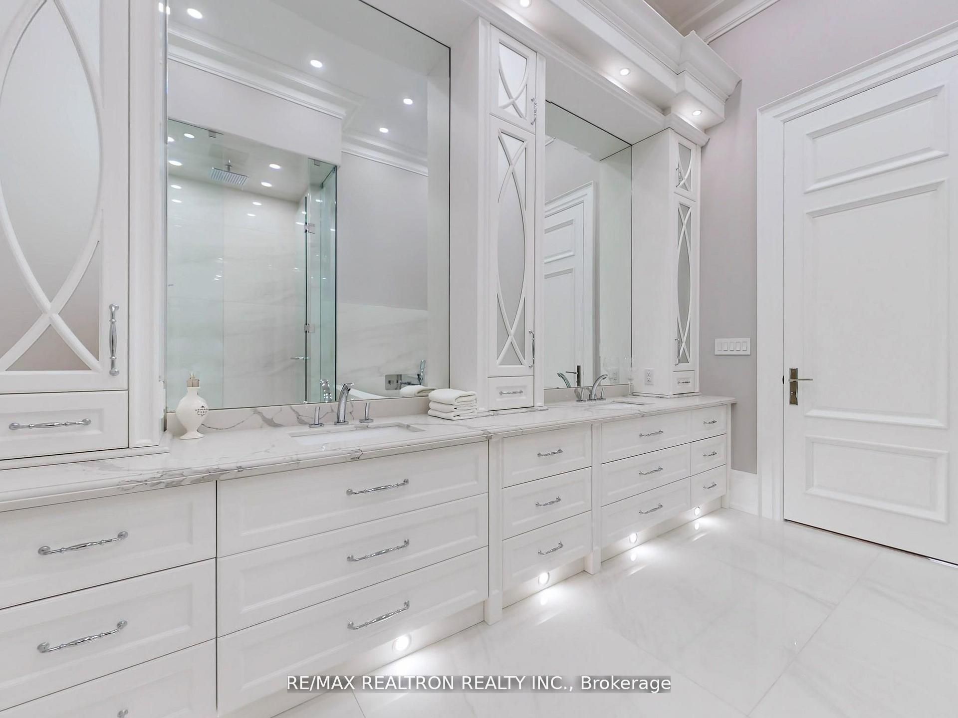14358 Bathurst Street Property Photo 20