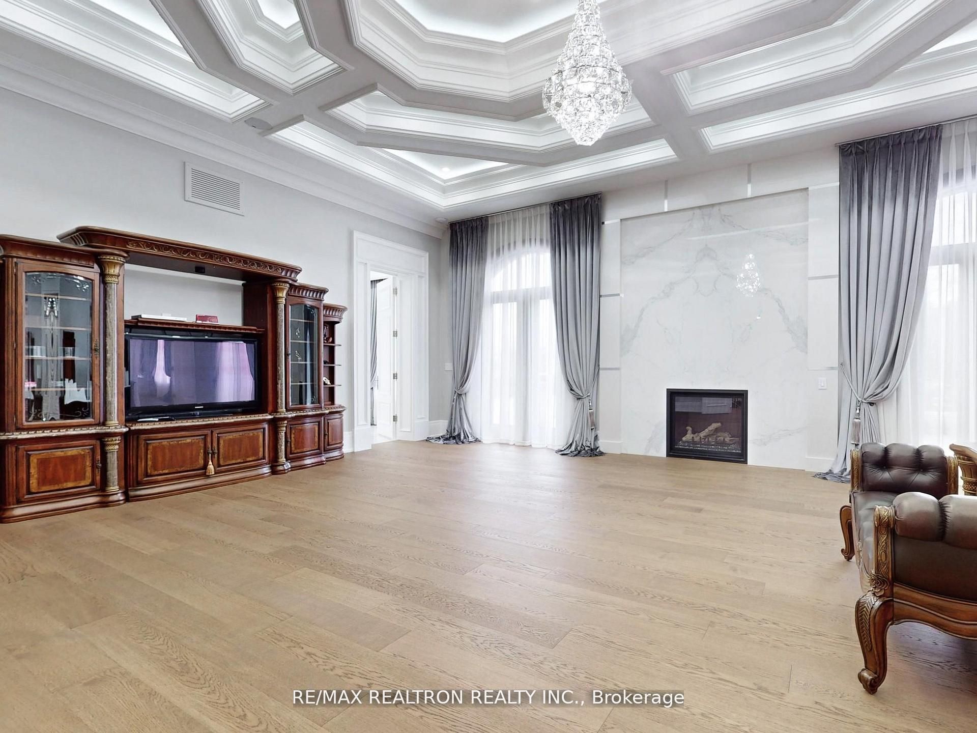 14358 Bathurst Street Property Photo 25