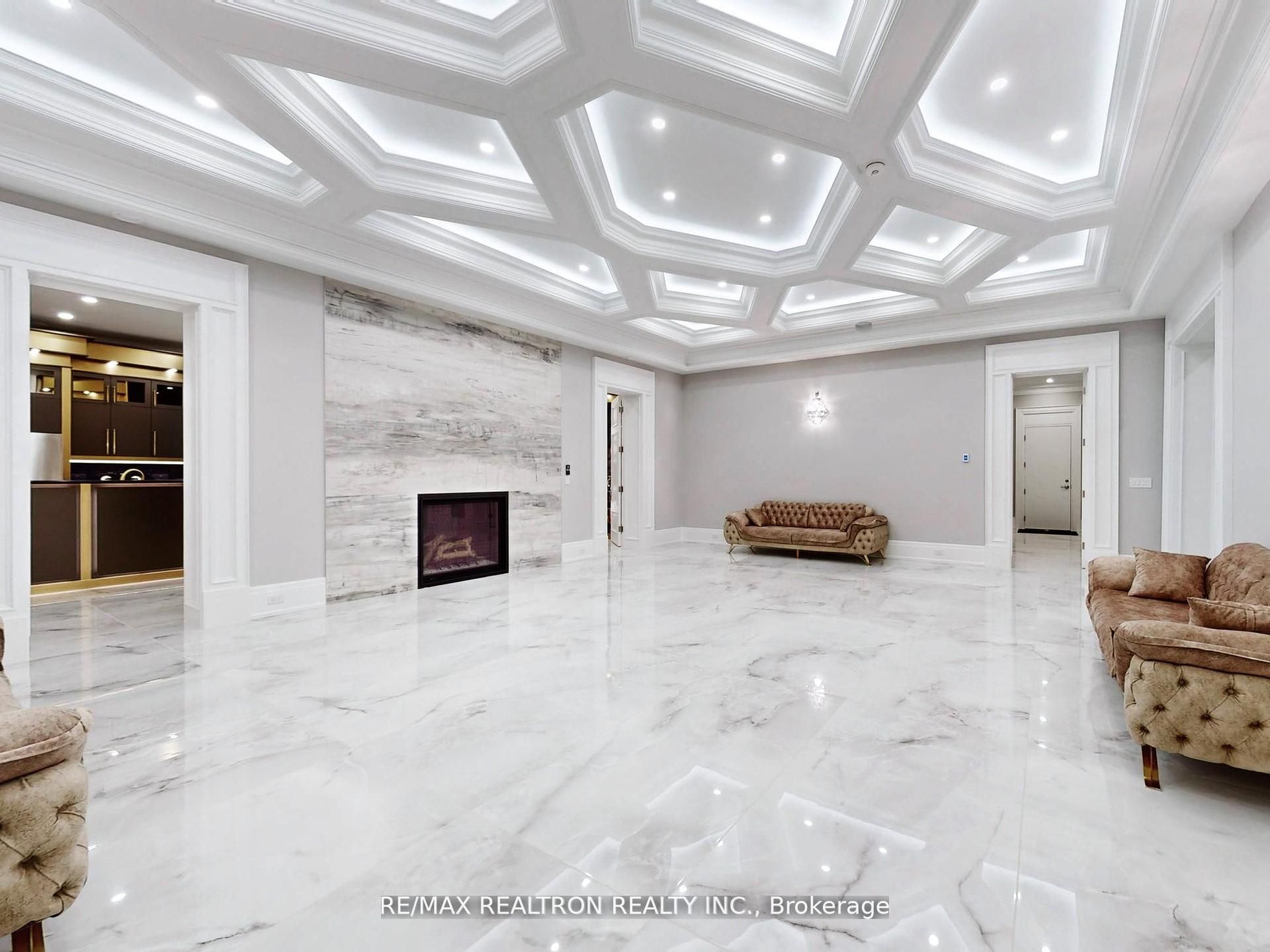 14358 Bathurst Street Property Photo 33