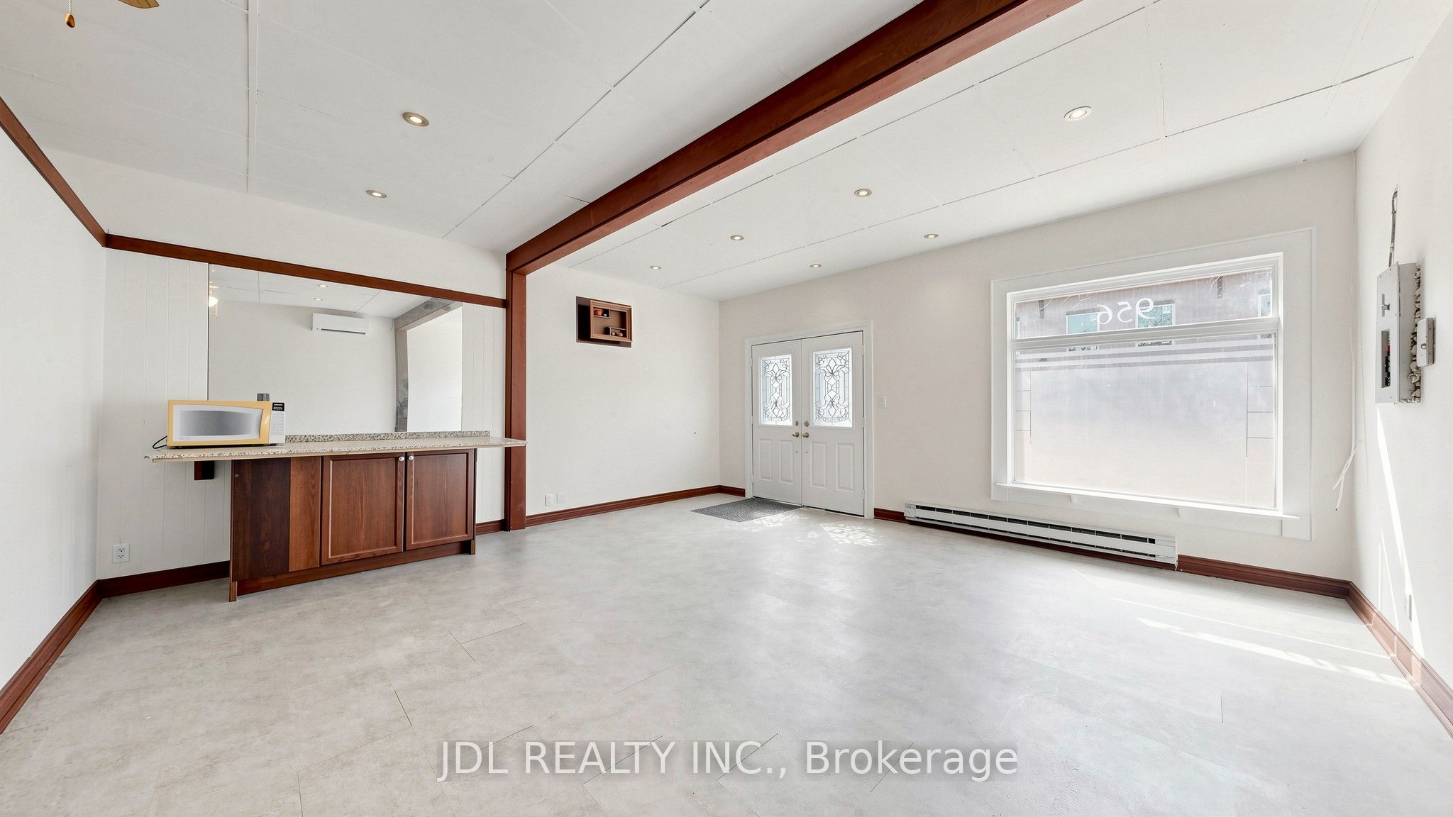 956 Lake Drive E Property Photo 18