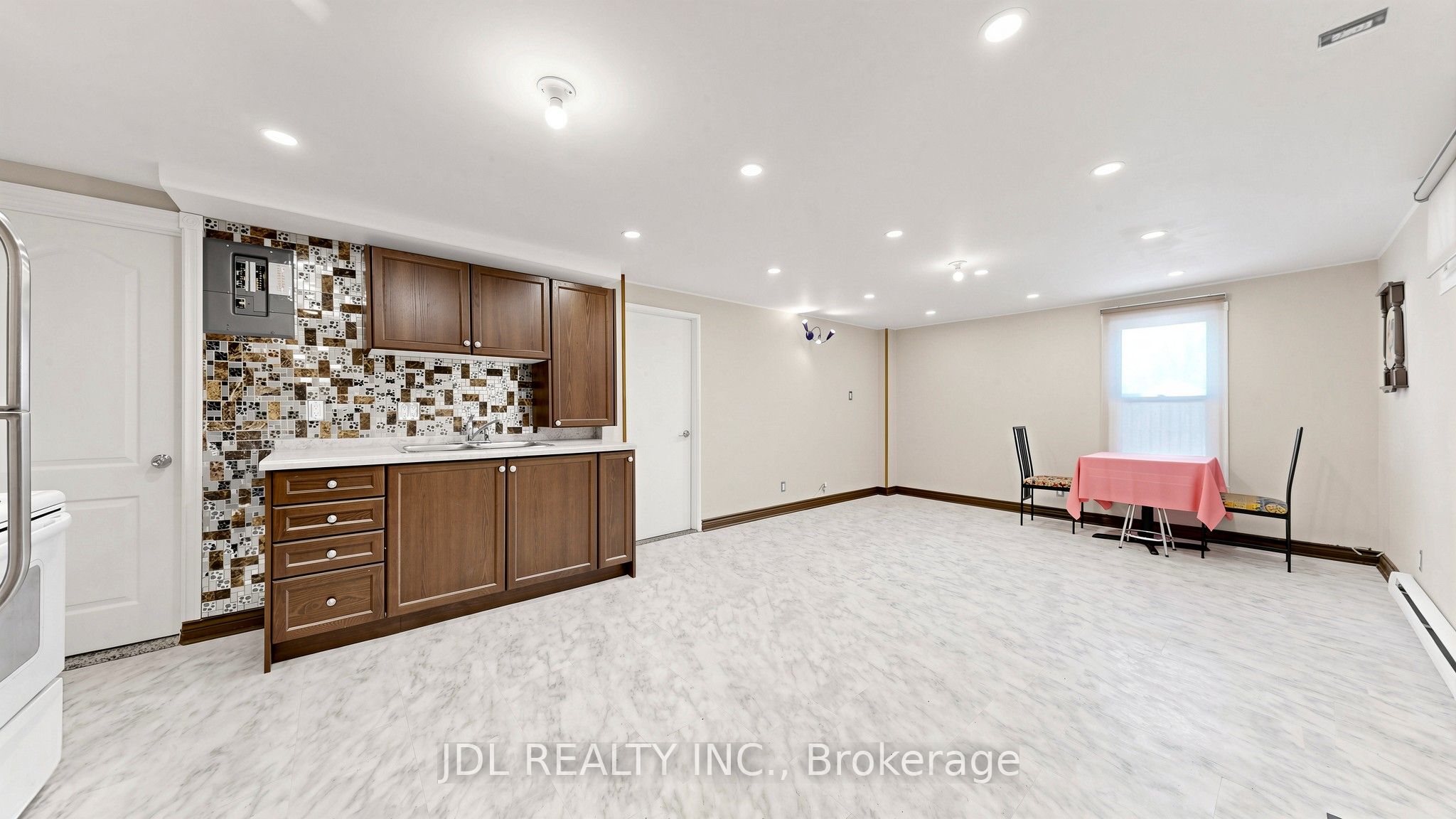 956 Lake Drive E Property Photo 23
