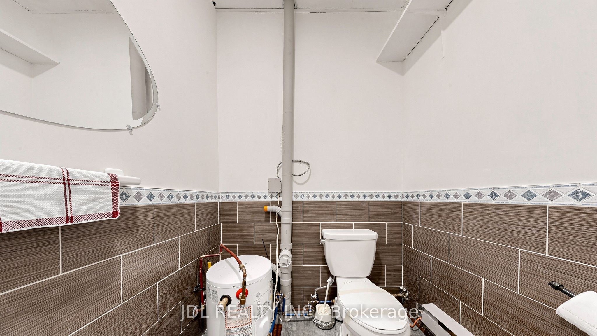 956 Lake Drive E Property Photo 25