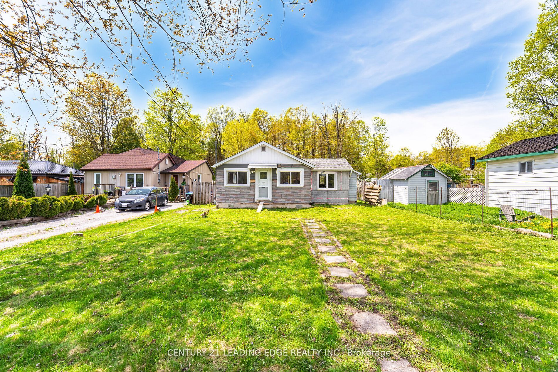 2678 25th Side Road Property Photo 1