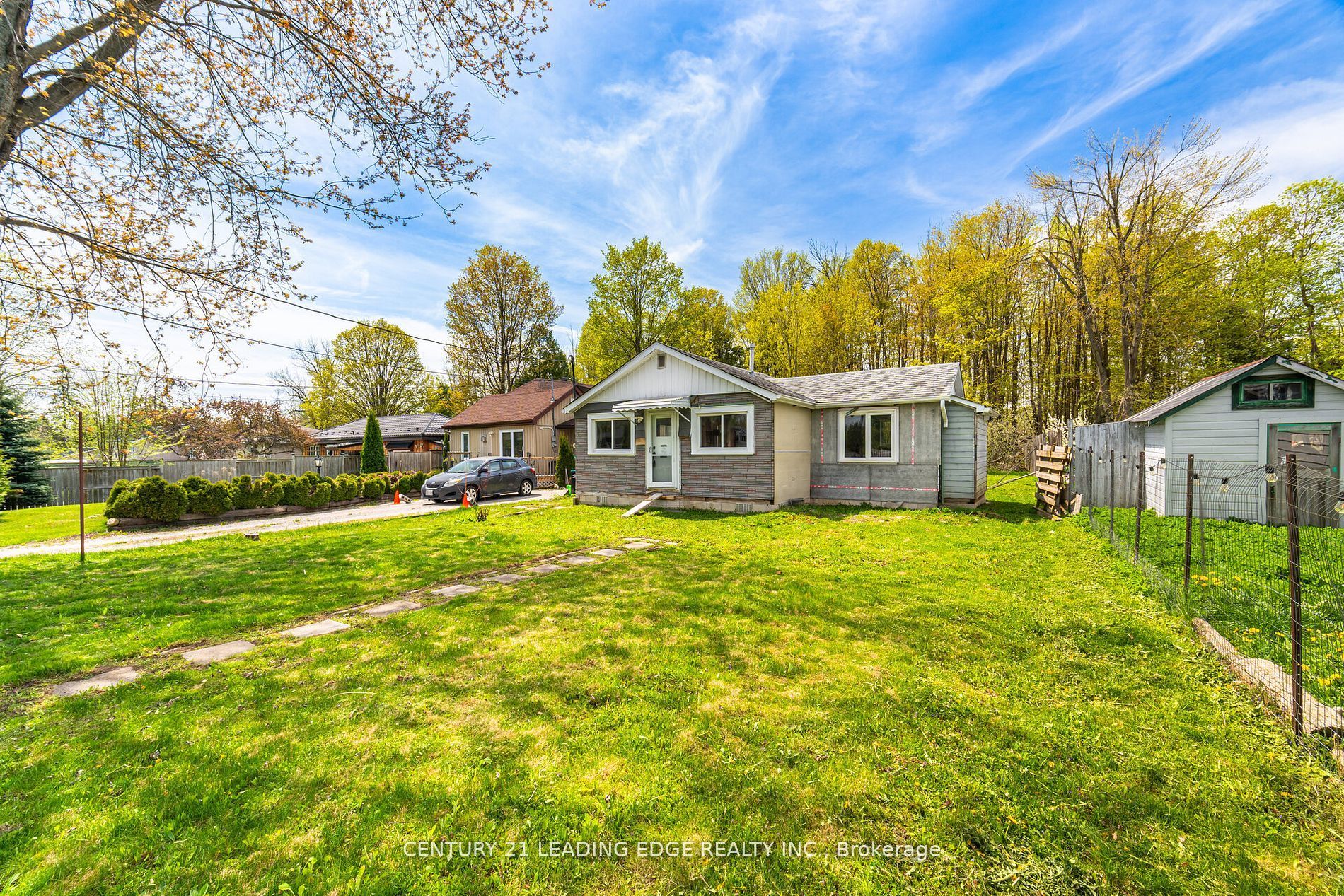 2678 25th Side Road Property Photo 3