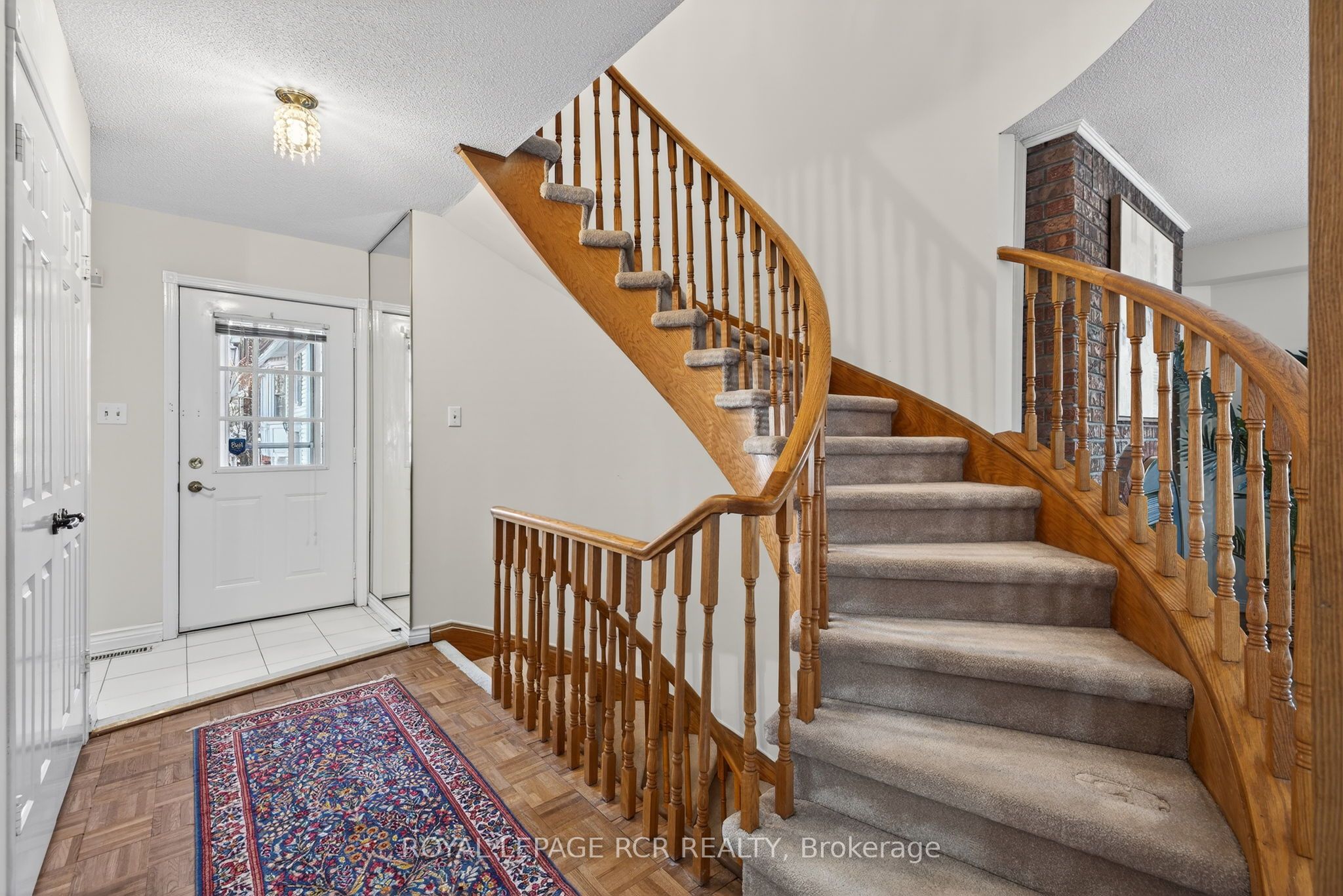68 Confederation Way 44 Property Photo 6